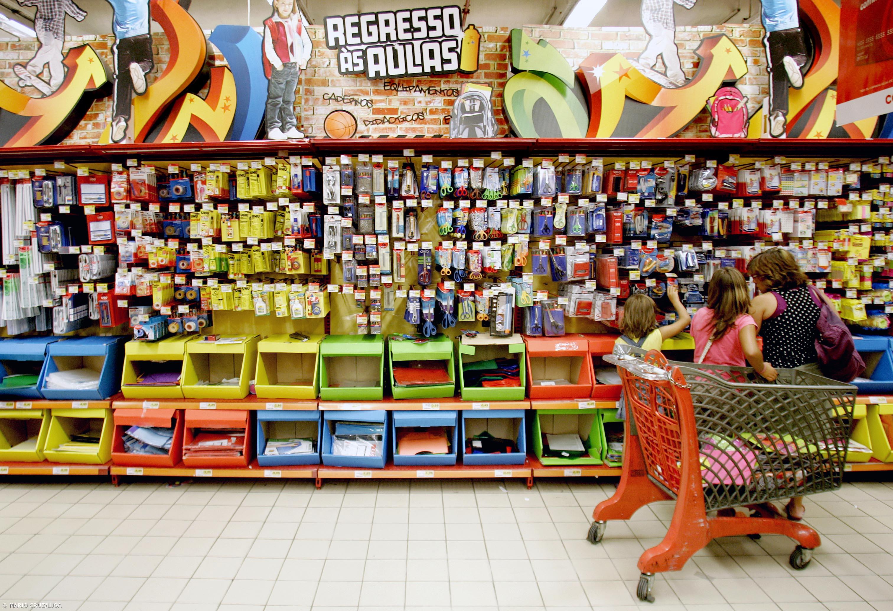 Pais recorrem a crédito para comprar material escolar – Imagem 1