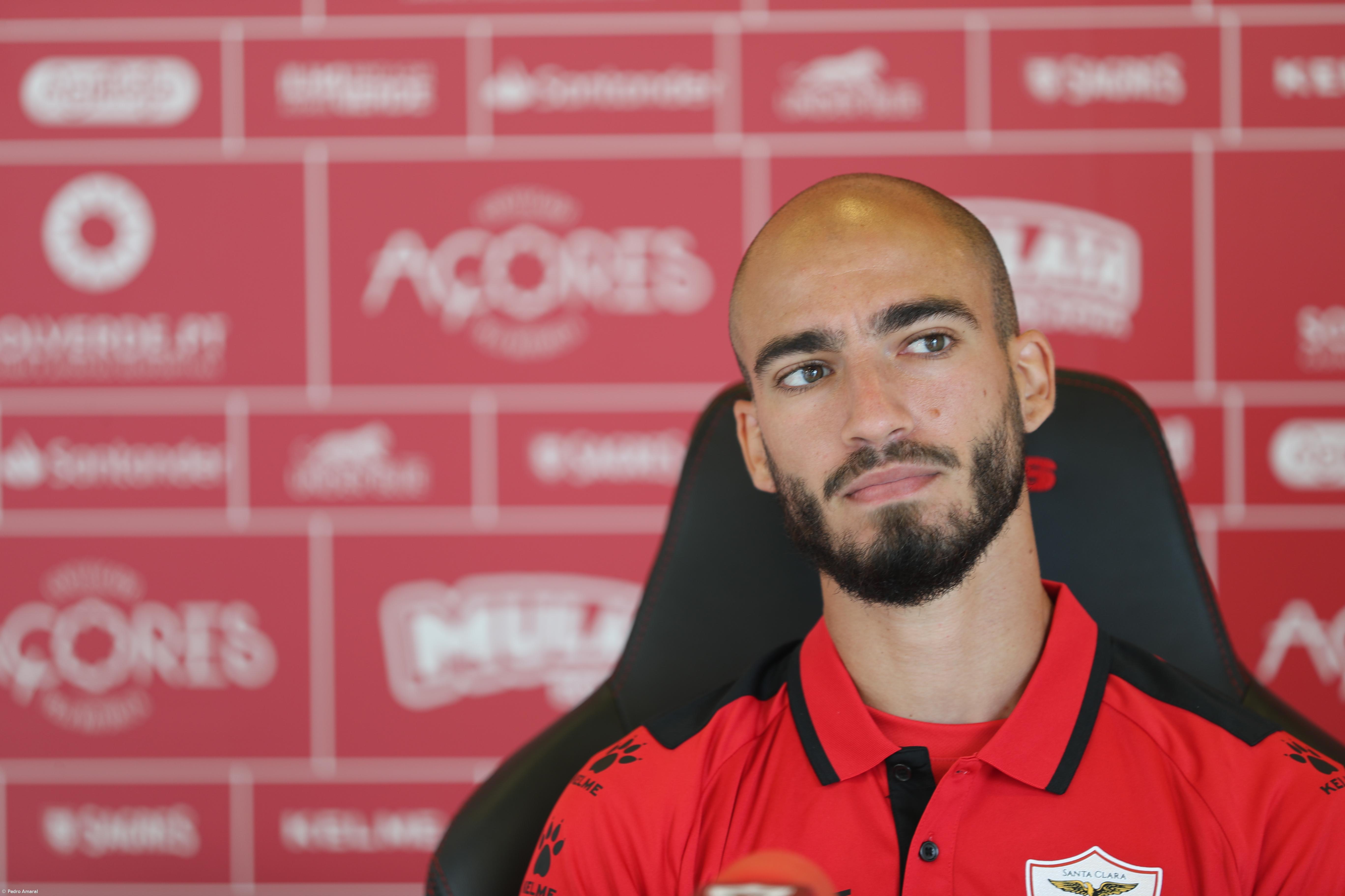 Mikel Villanueva estreou-se com confiança pelo Santa Clara  – Imagem 1