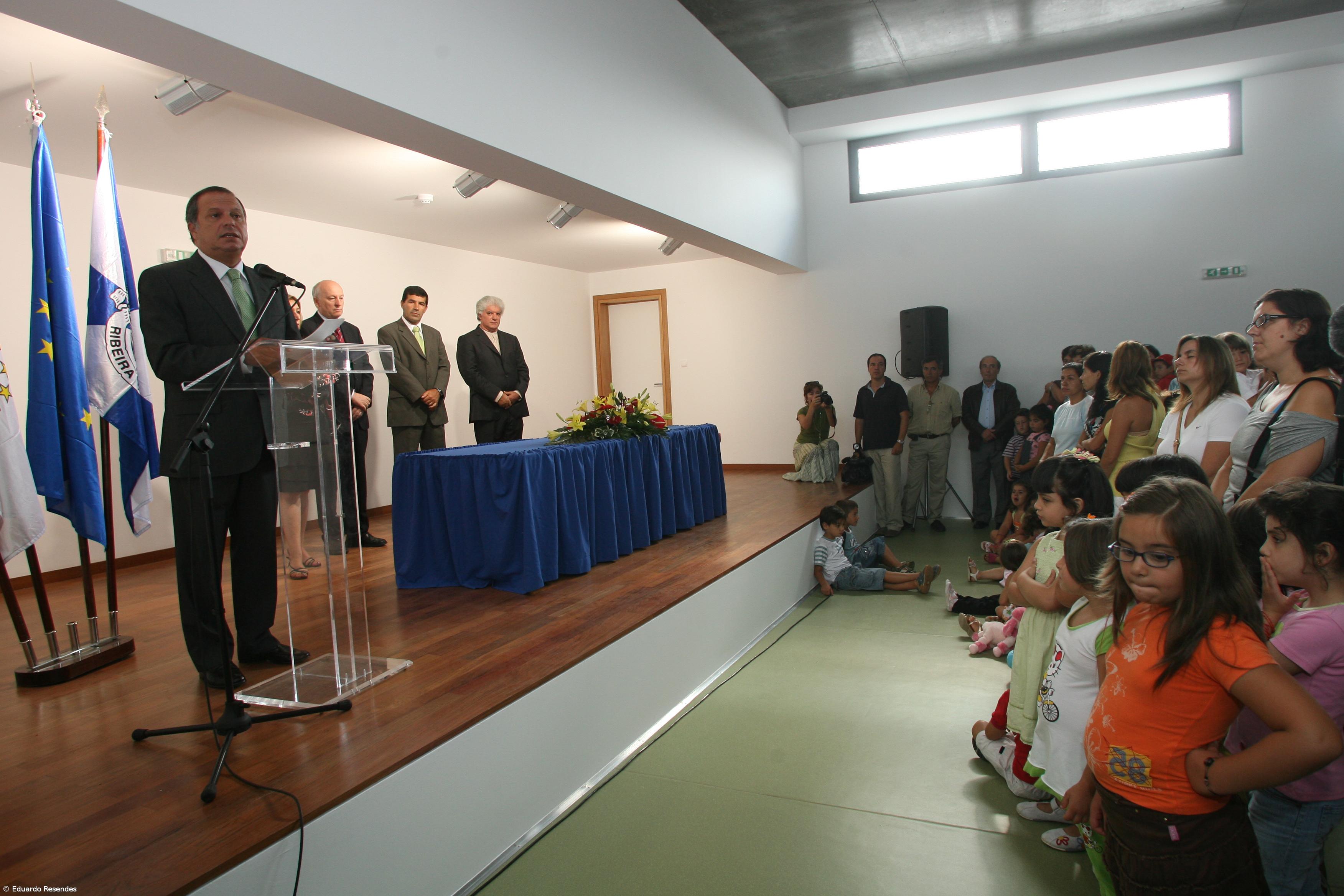 Carlos César anuncia apoios a manuais escolares – Imagem 1