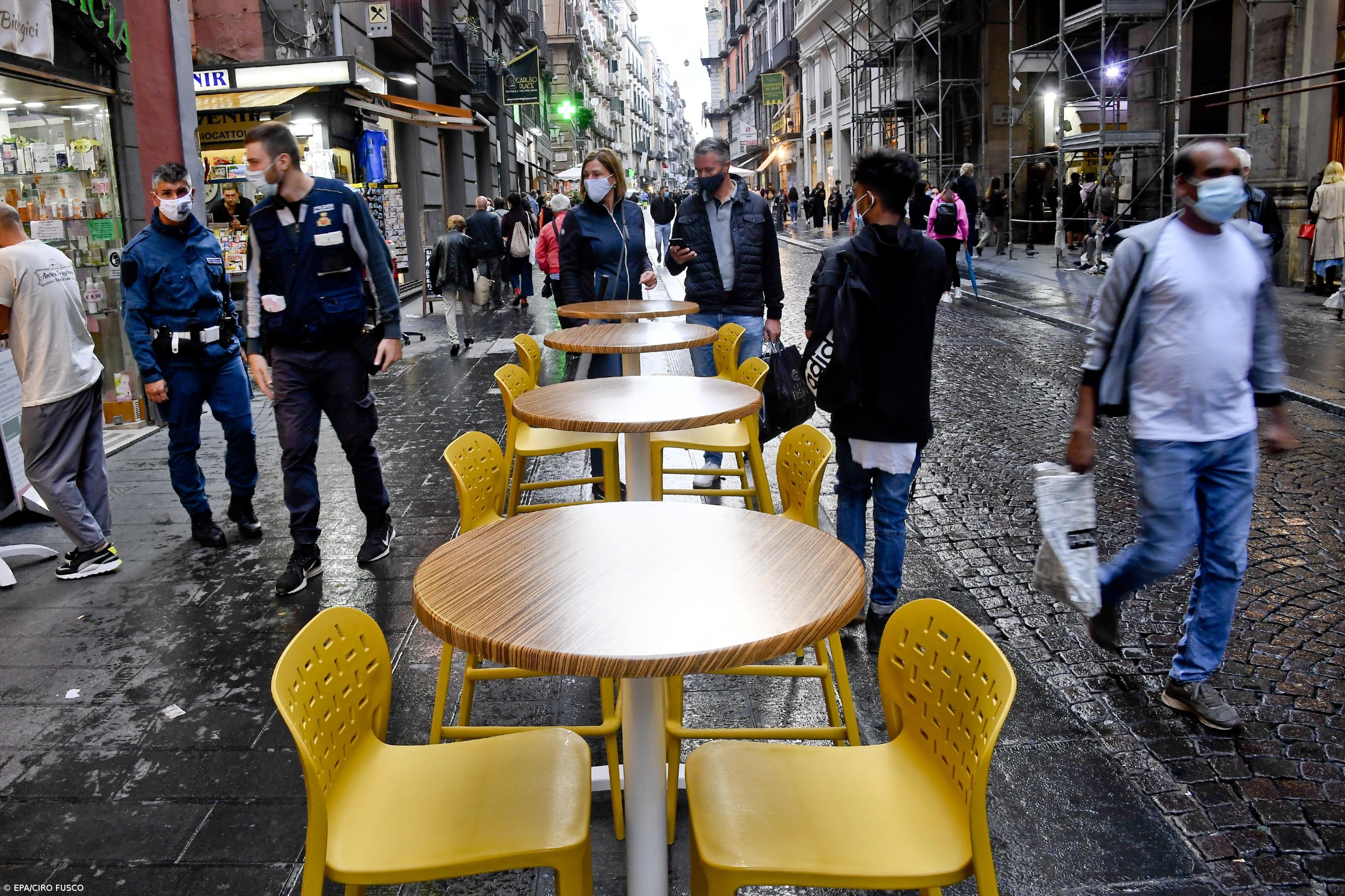 Itália alarga teletrabalho e restringe funcionamento de restaurantes – Imagem 1