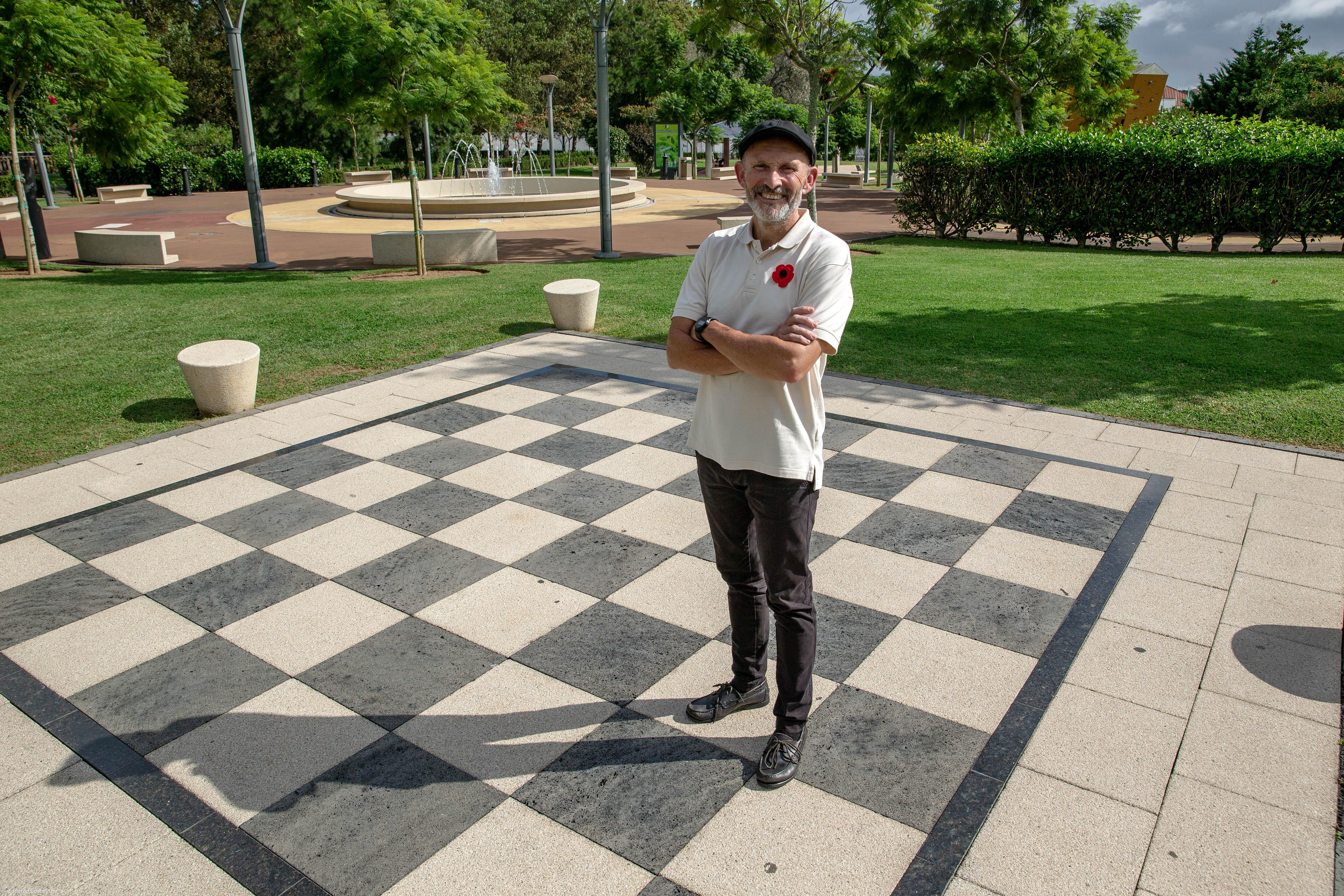 Livre diz que há pessoas "deixadas para trás" – Imagem 1