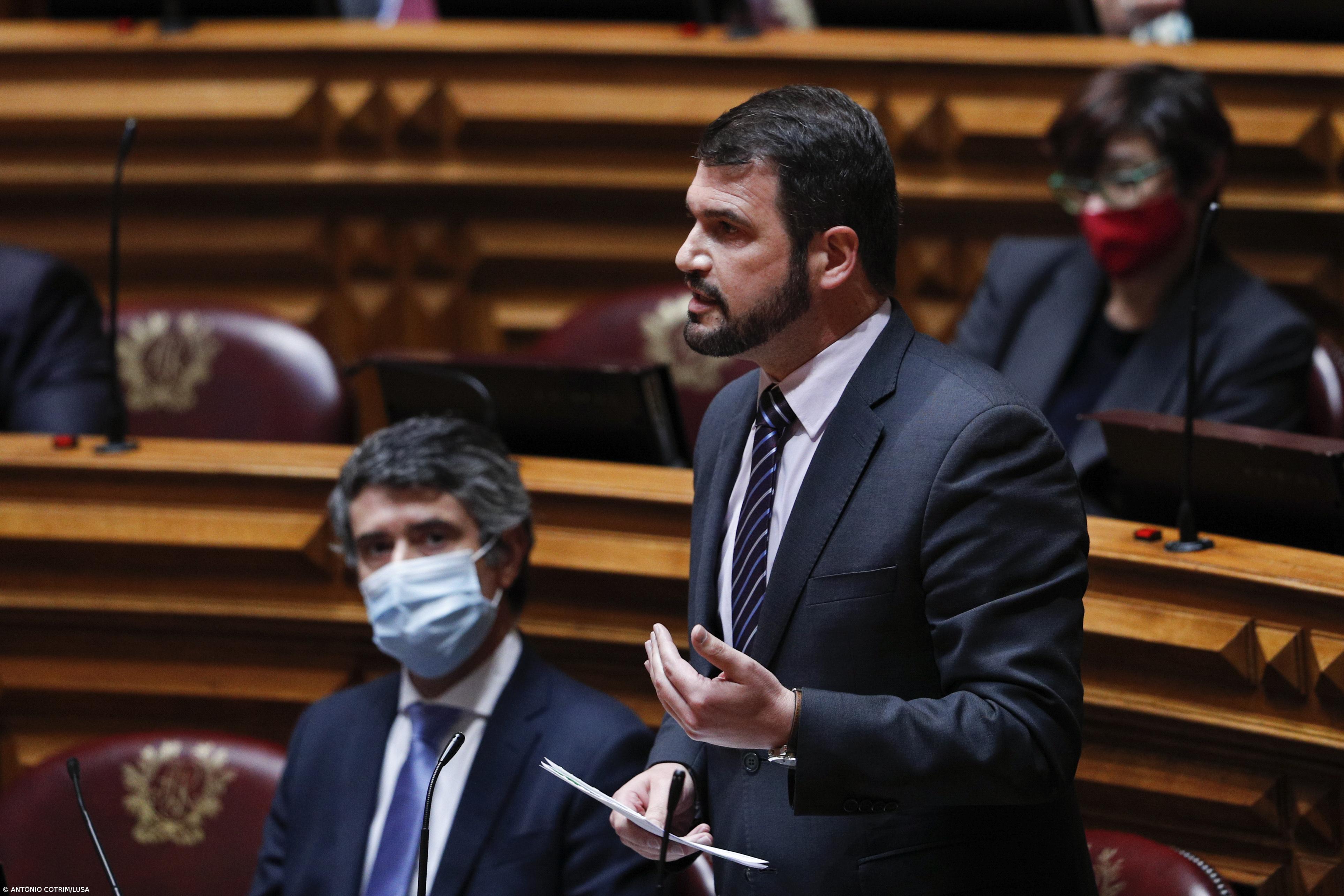 PS defende que Governo já cedeu e critica BE por acrescentar novas linhas vermelhas – Imagem 1