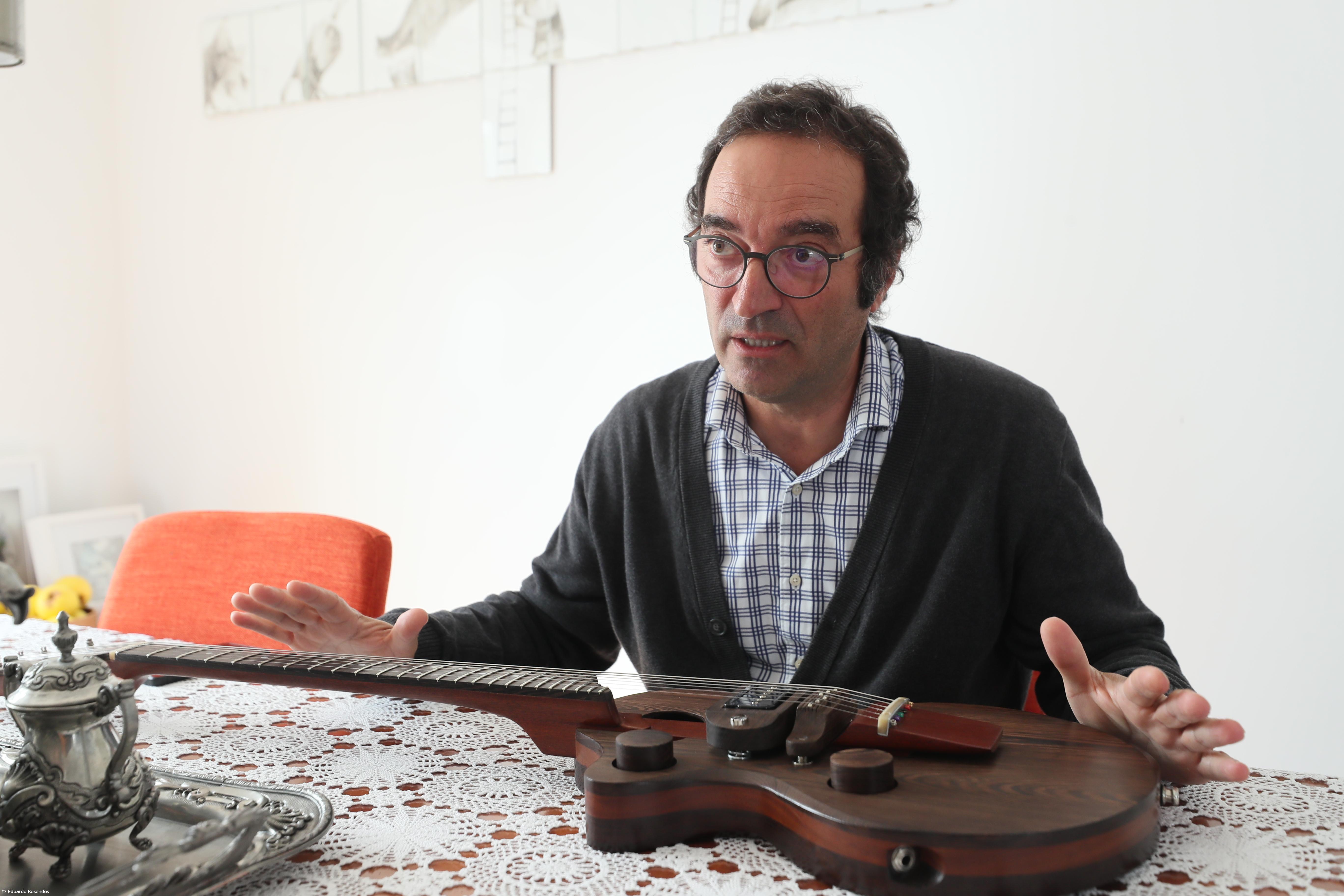 O professor que constrói guitarras elétricas nos tempos livres  – Imagem 3