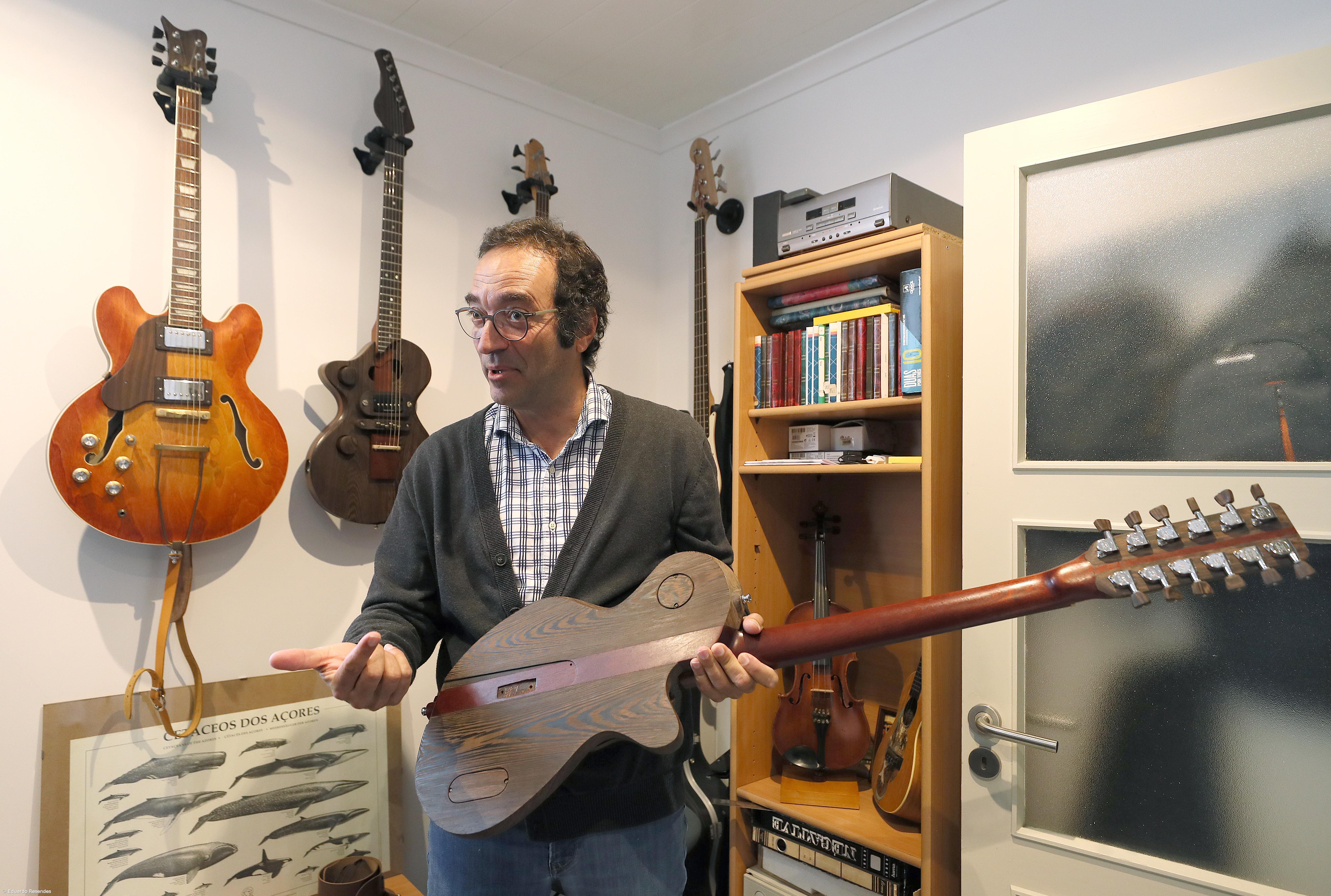 O professor que constrói guitarras elétricas nos tempos livres  – Imagem 4