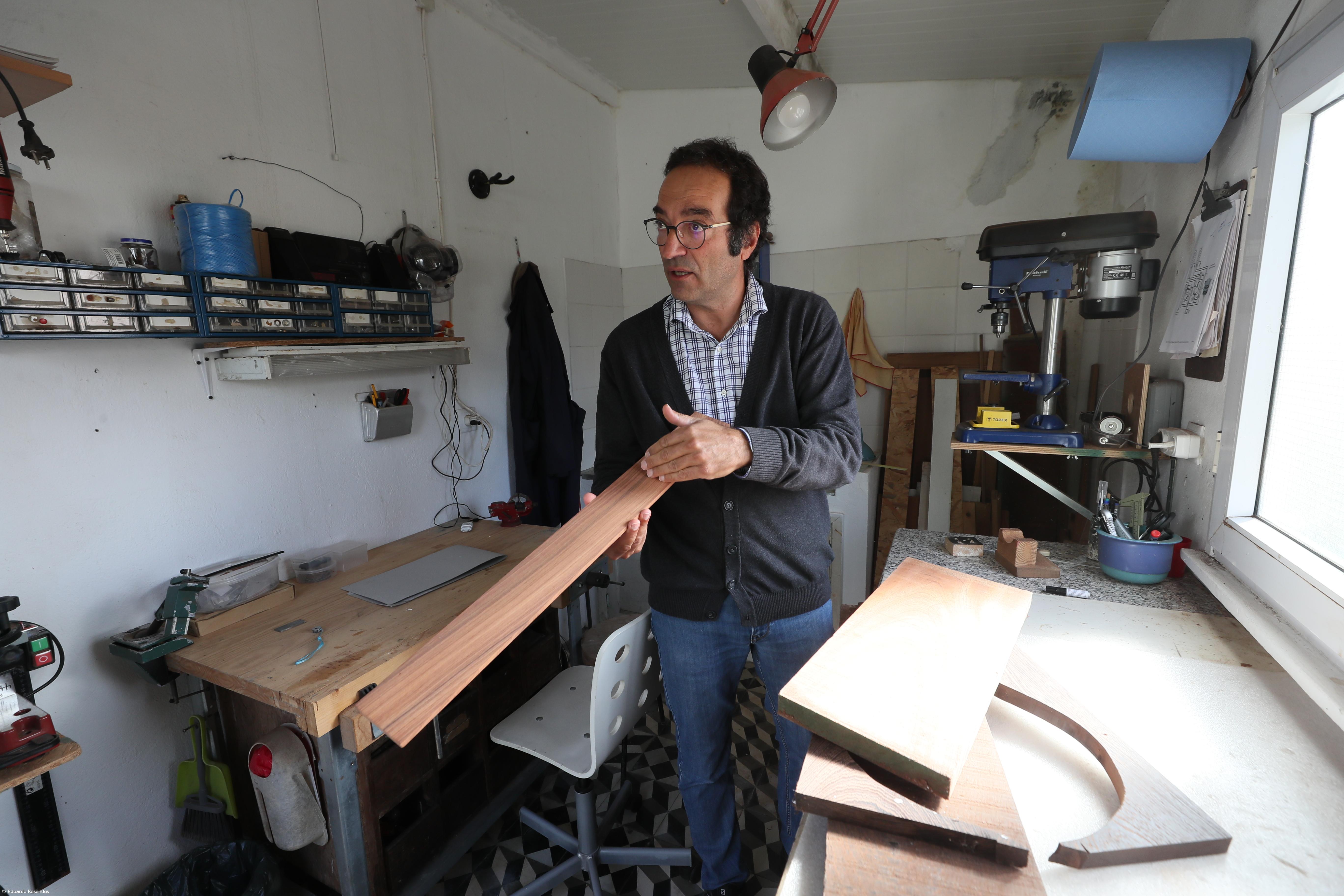 O professor que constrói guitarras elétricas nos tempos livres  – Imagem 6