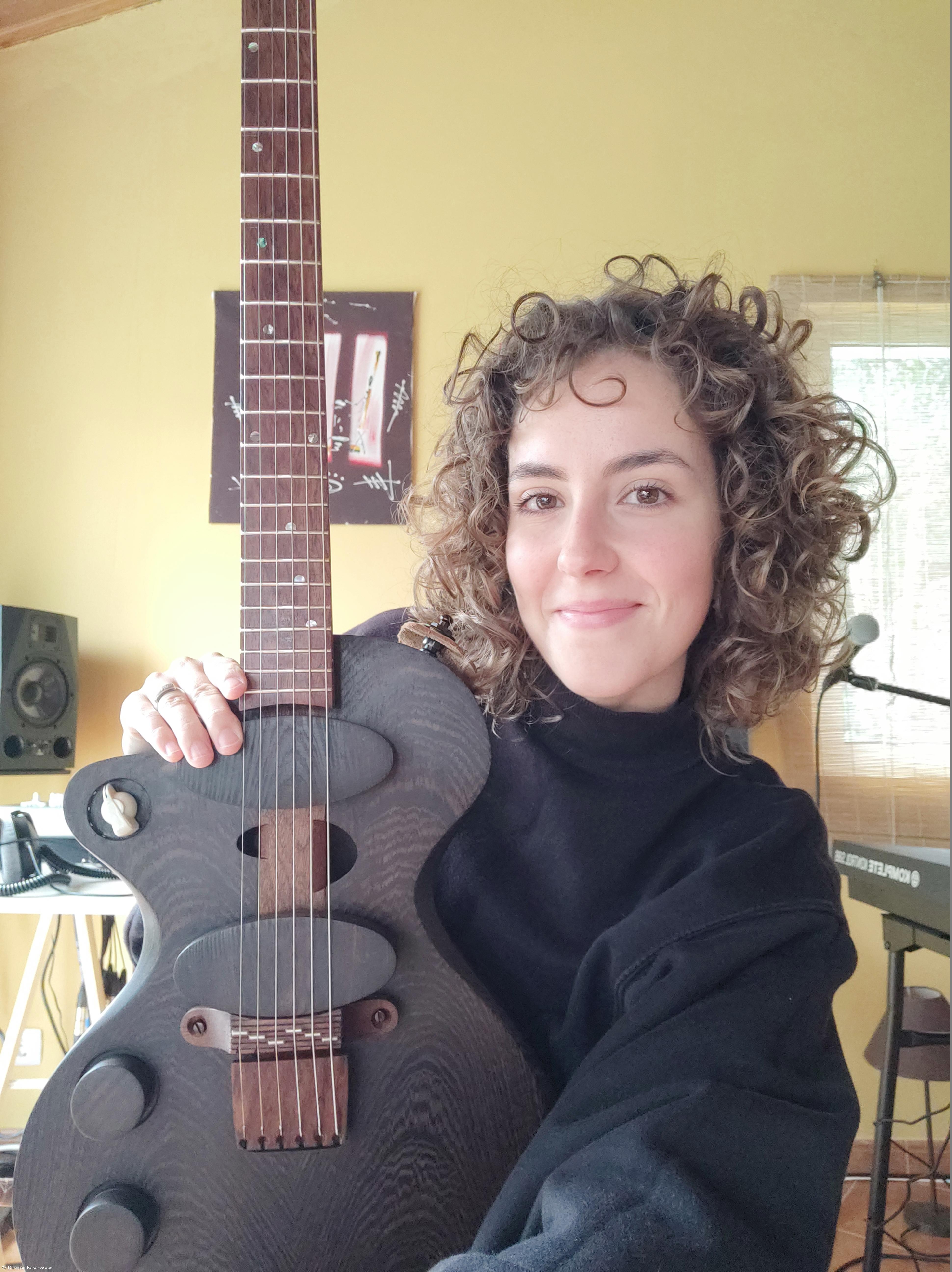 O professor que constrói guitarras elétricas nos tempos livres  – Imagem 2