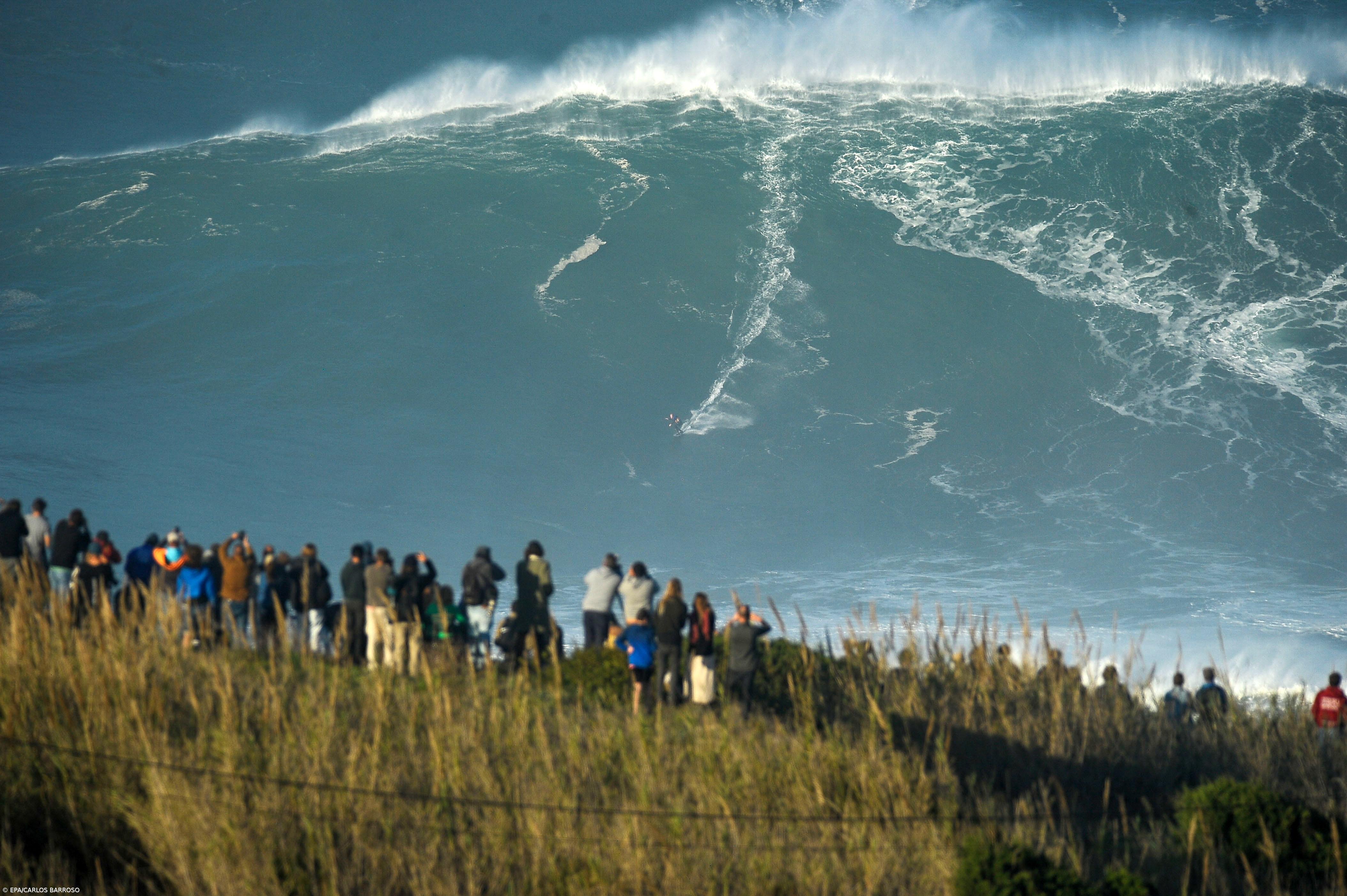 Nazaré palco de 11 ondas gigantes nomeadas para os prémios da Liga Mundial de Surf – Imagem 1