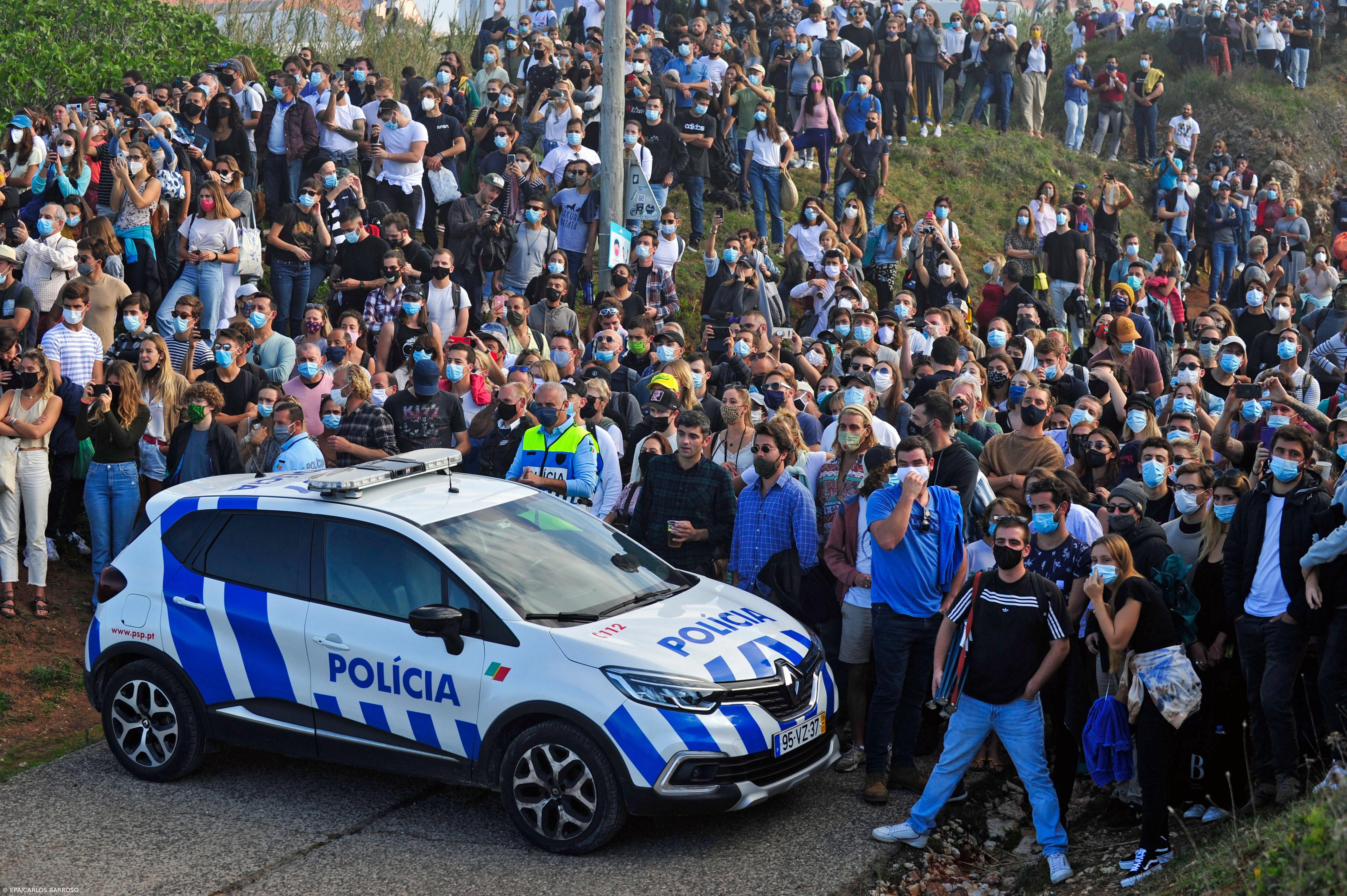 Nazaré proíbe acesso ao Farol para evitar excessiva concentração de público nas arribas – Imagem 2