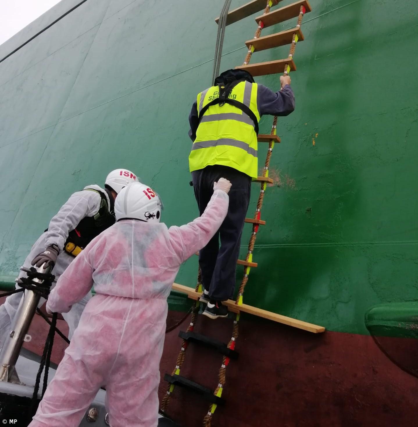 Sobreviventes de naufrágio em Viana do Castelo desembarcam nos Açores – Imagem 1