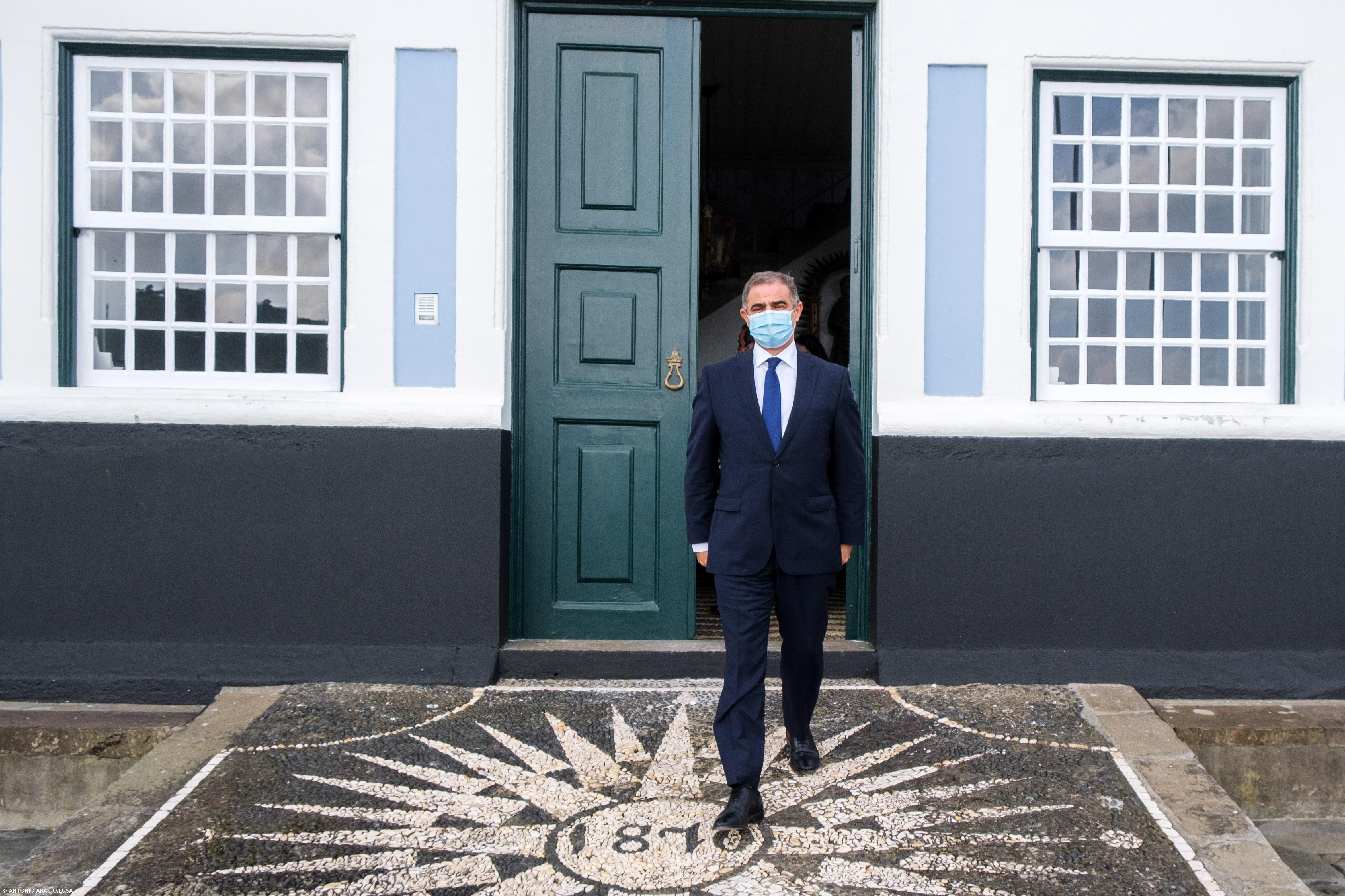 Governo dos Açores mais pequeno com saída de quatro secretários e entrada de dois – Imagem 1