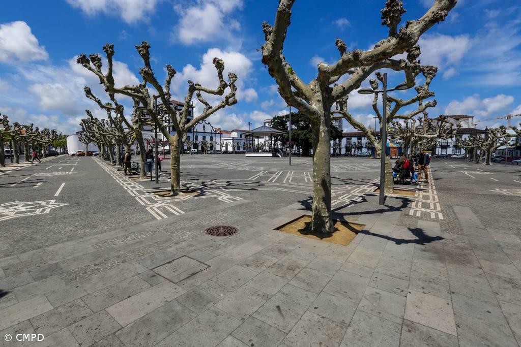 Feira da Árvore de Natal no Campo São Francisco até 24 de dezembro – Imagem 1