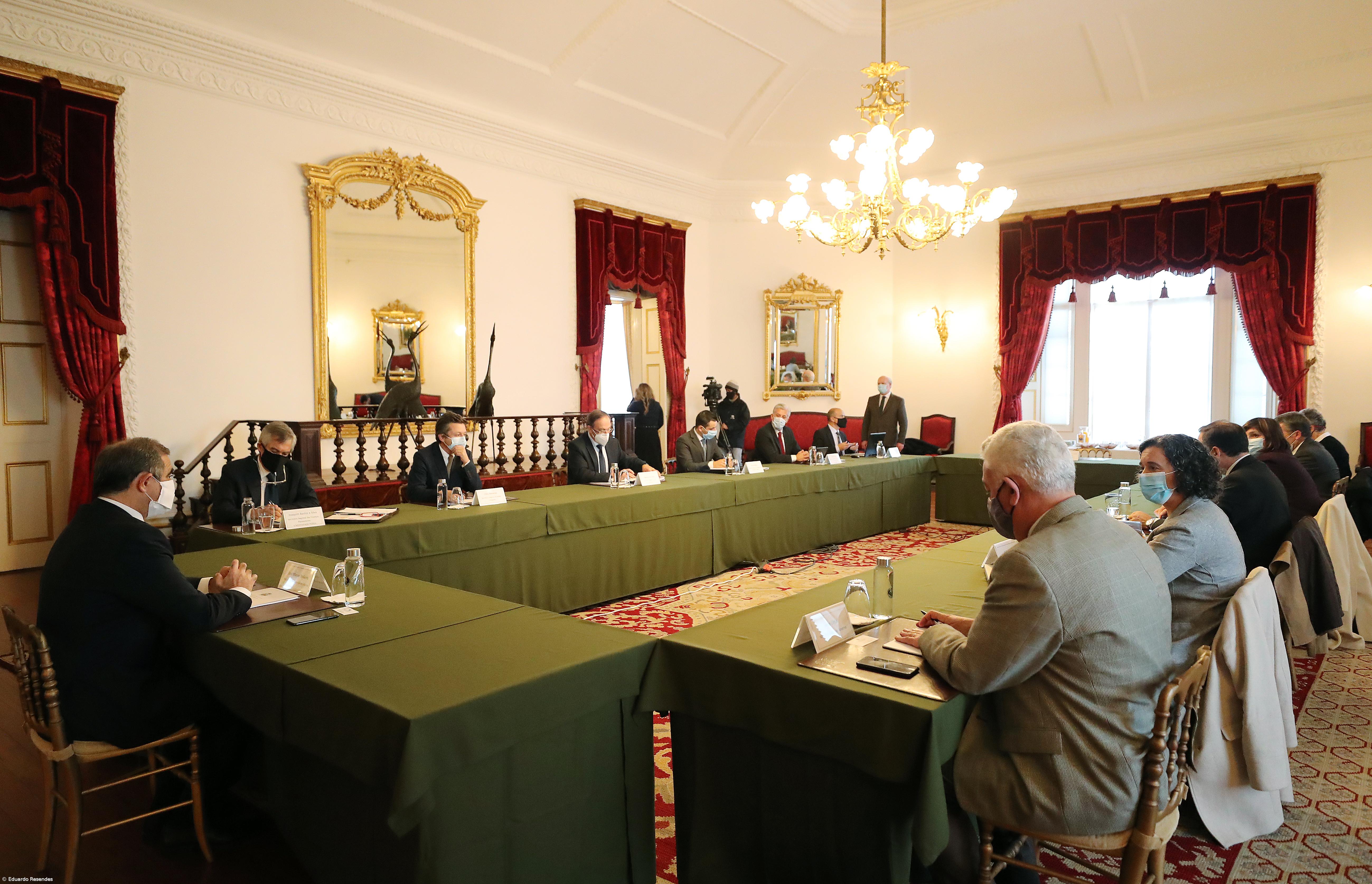 Estabelecimentos de bebidas com espaços de dança encerrados nos Açores até 07 de janeiro – Imagem 1