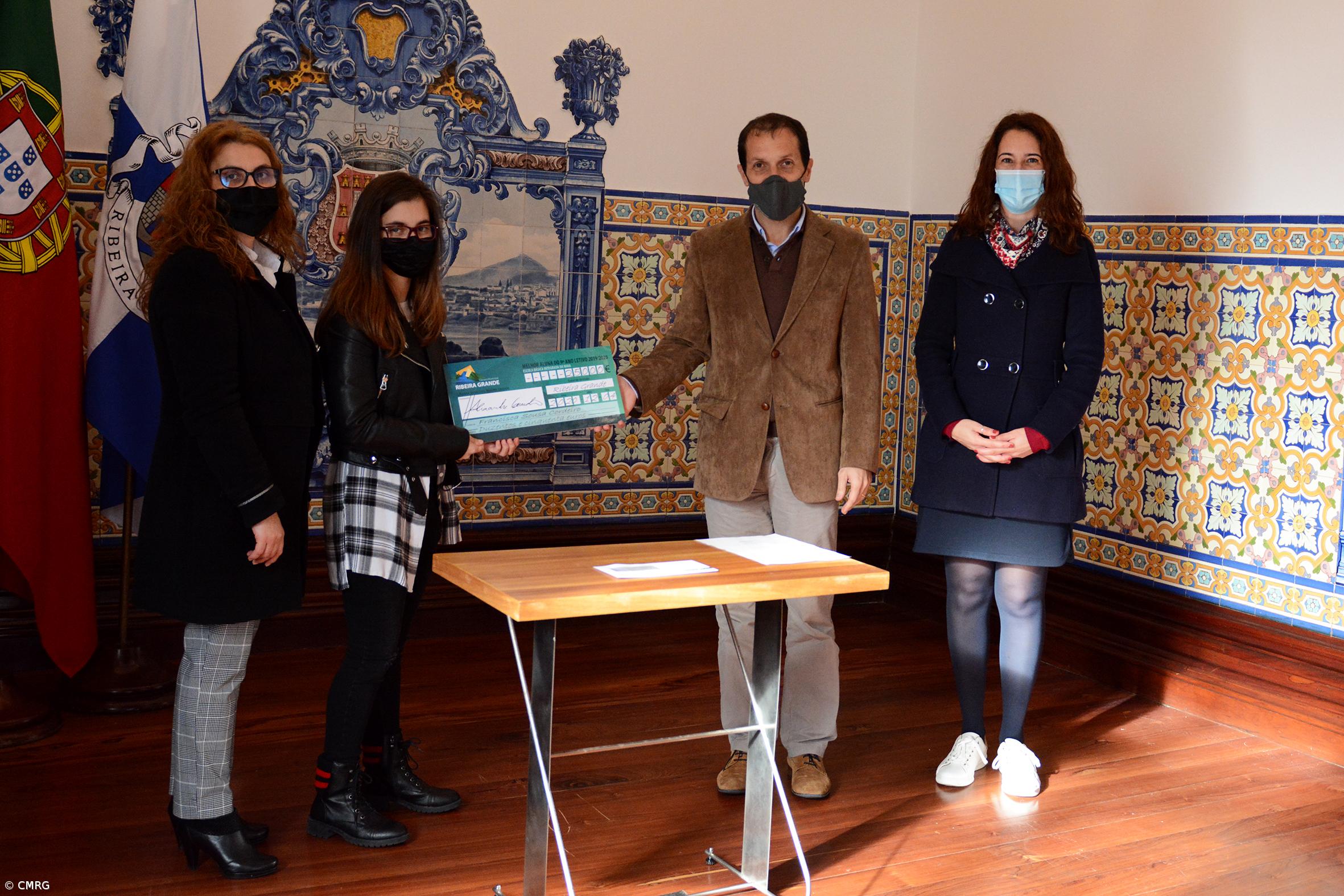 Câmara da Ribeira Grande atribui bolsas de mérito escolar – Imagem 3