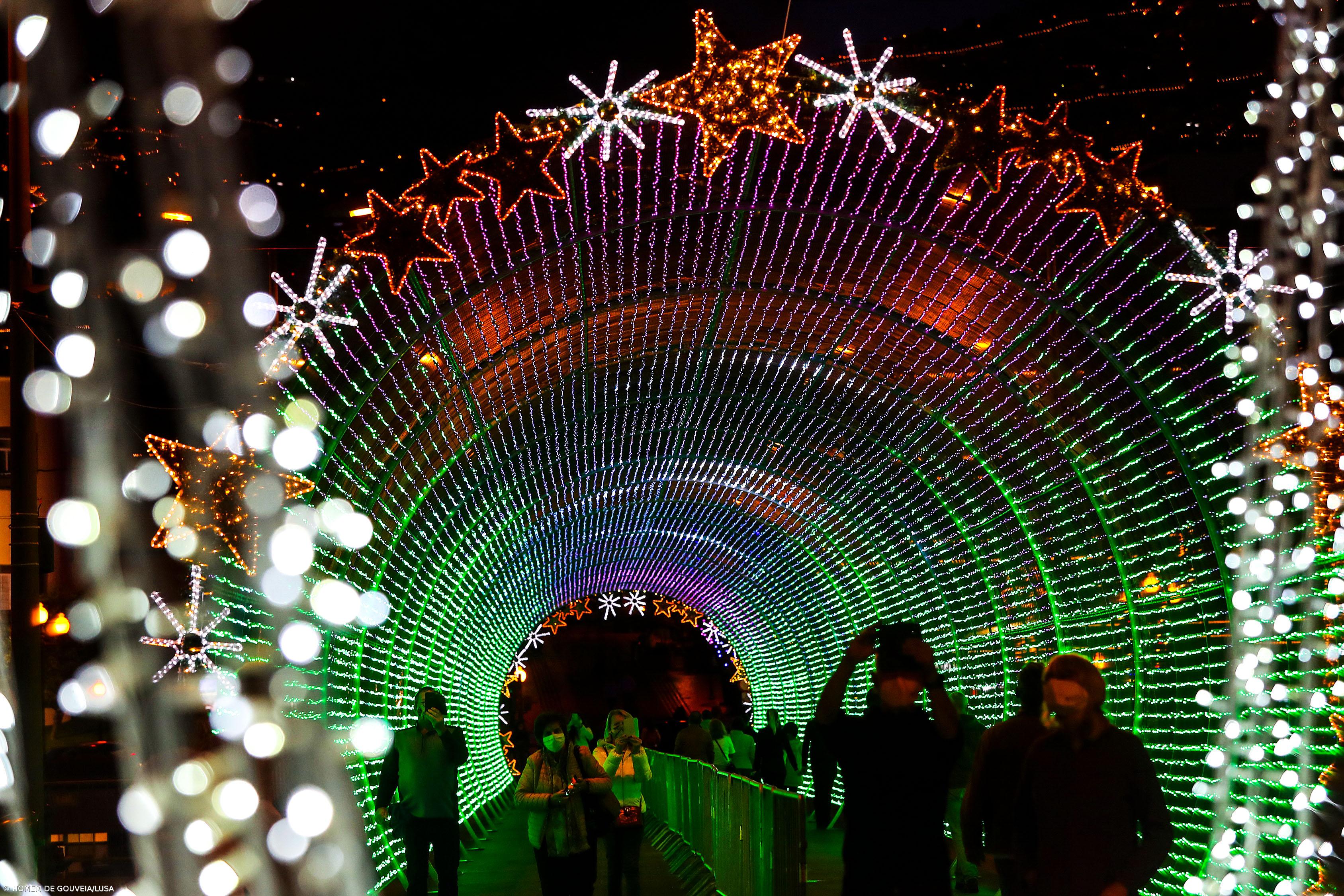 Túnel de luz no cais do Funchal atrai milhares de pessoas  – Imagem 2
