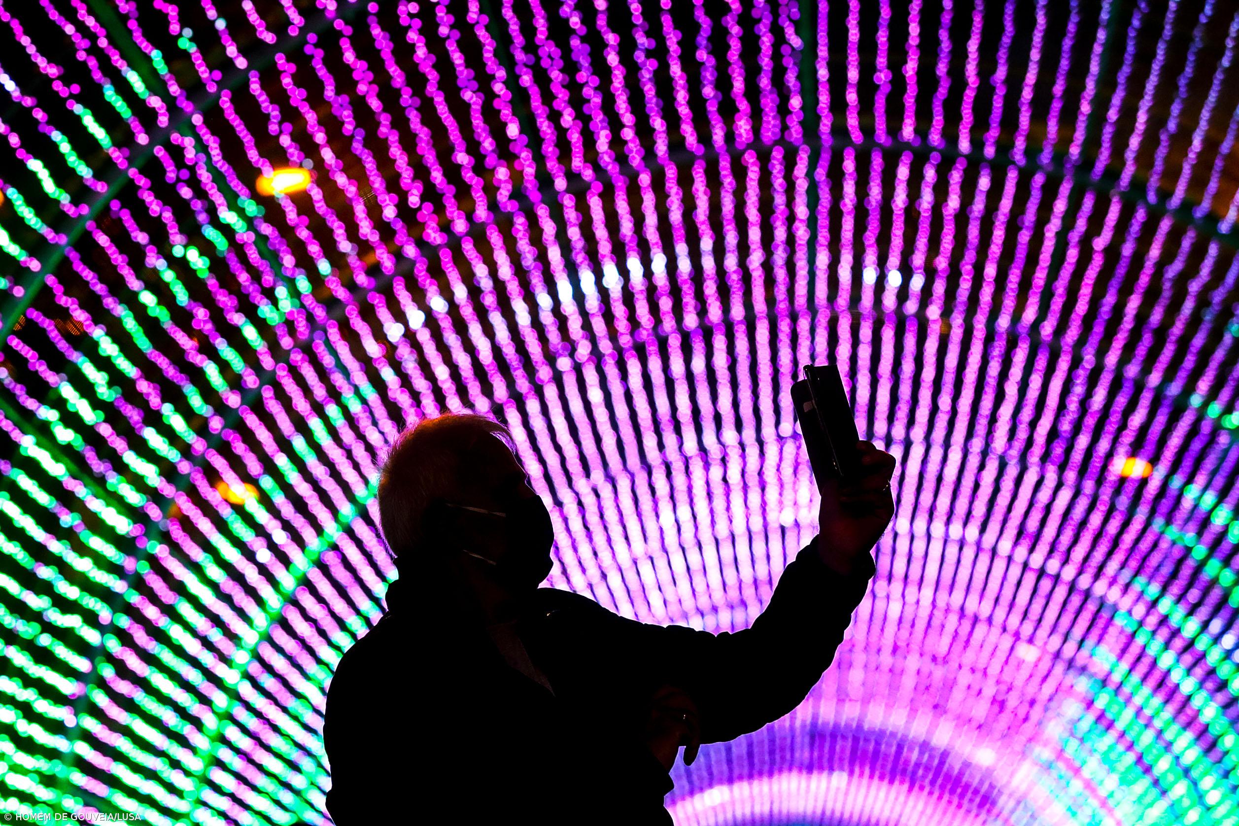 Túnel de luz no cais do Funchal atrai milhares de pessoas  – Imagem 3