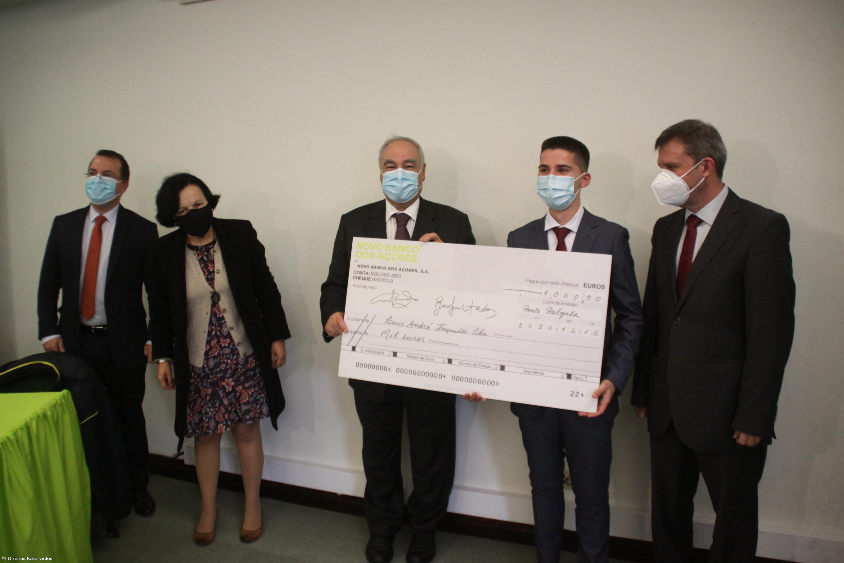 Melhor aluno dos cursos de Economia e Gestão distinguido pelo Novo Banco dos Açores – Imagem 2