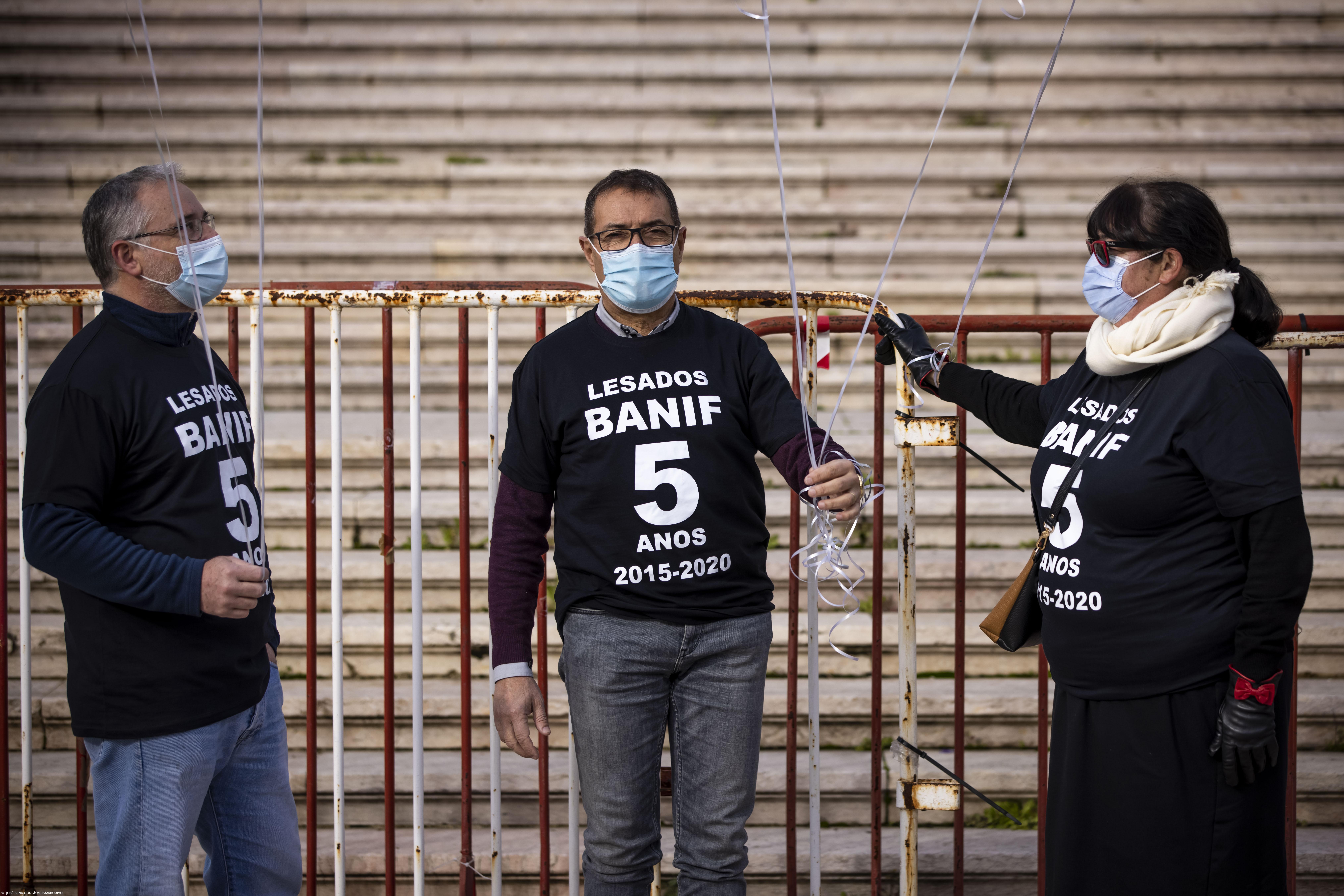 Lesados marcam cinco anos da resolução com manifestação no parlamento – Imagem 1