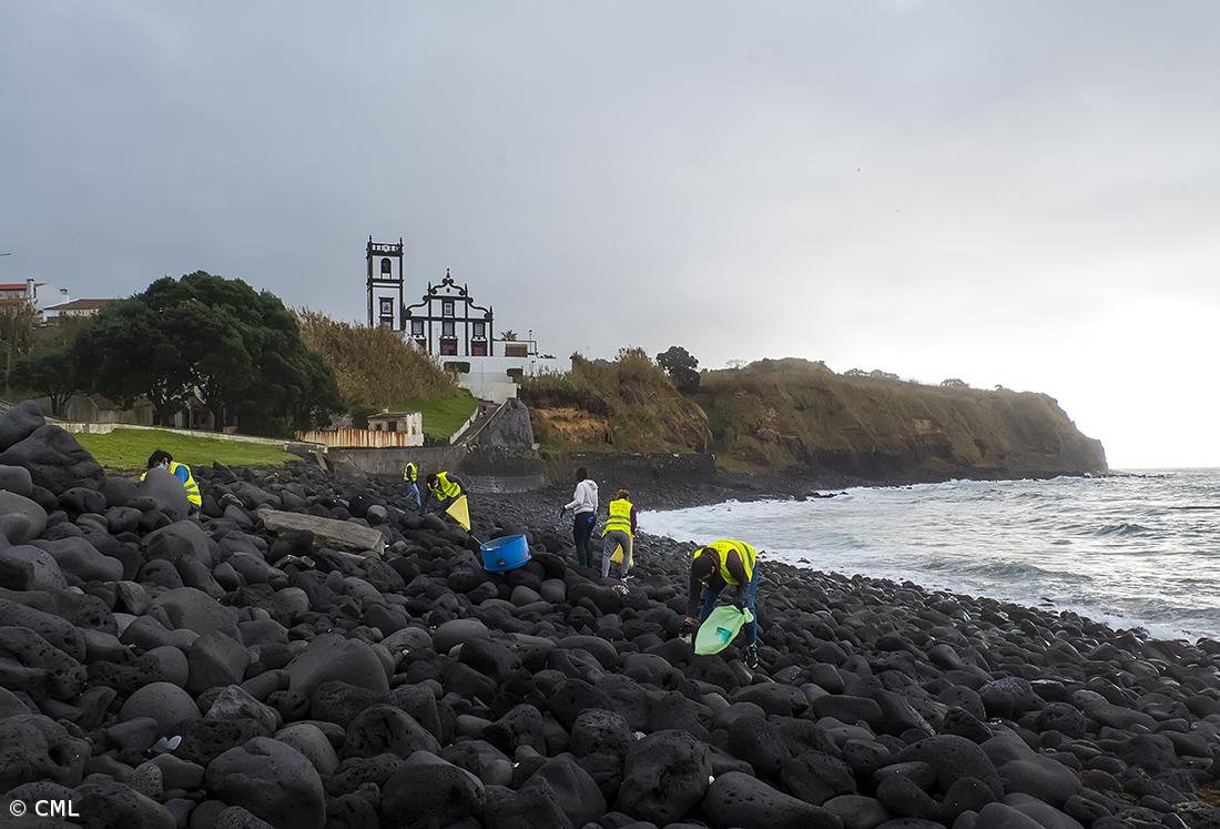 Ação de limpeza na Baía de Santa Cruz – Imagem 1