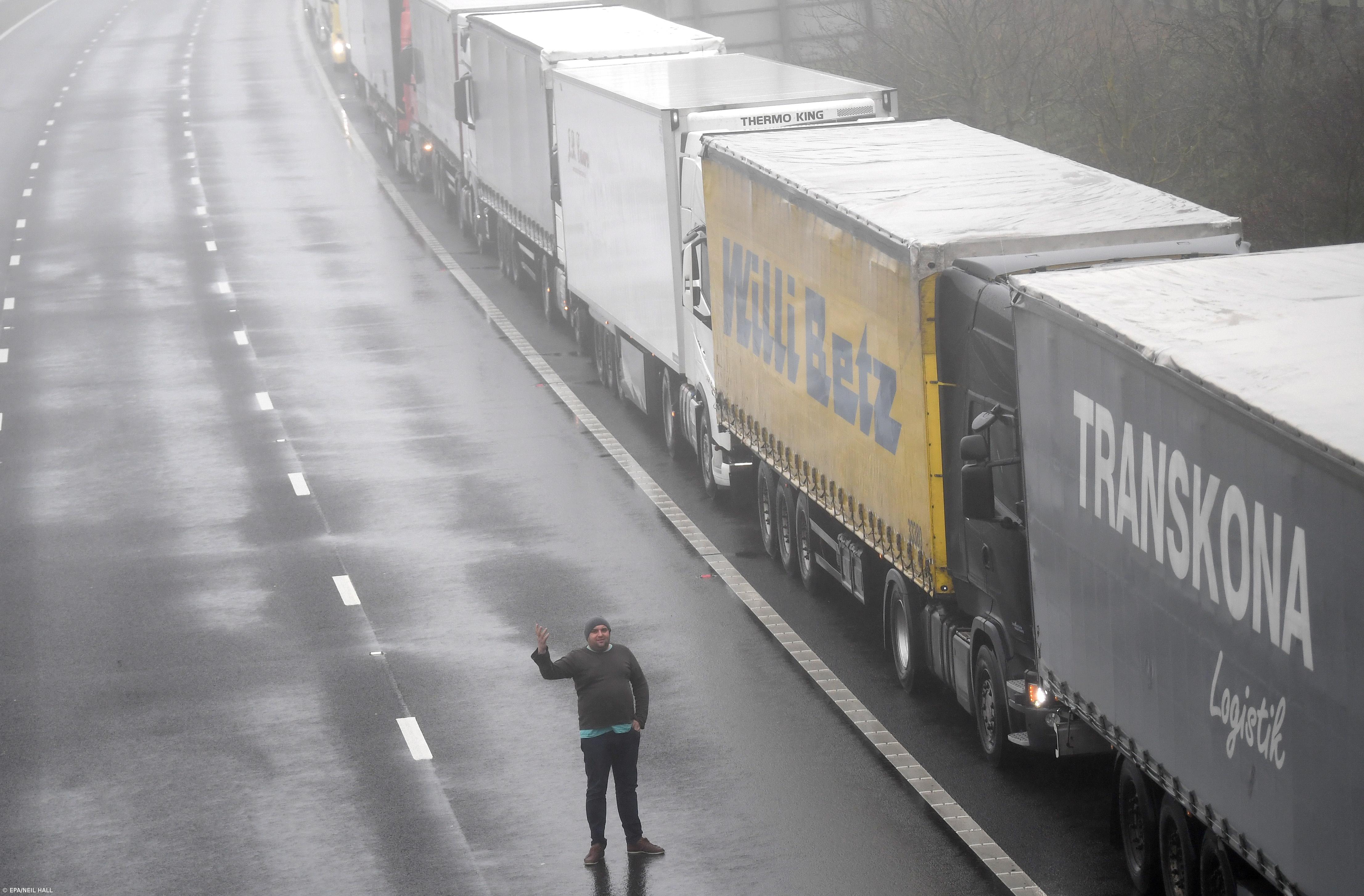 Londres tenta encontrar soluções para retomar tráfego com França – Imagem 1