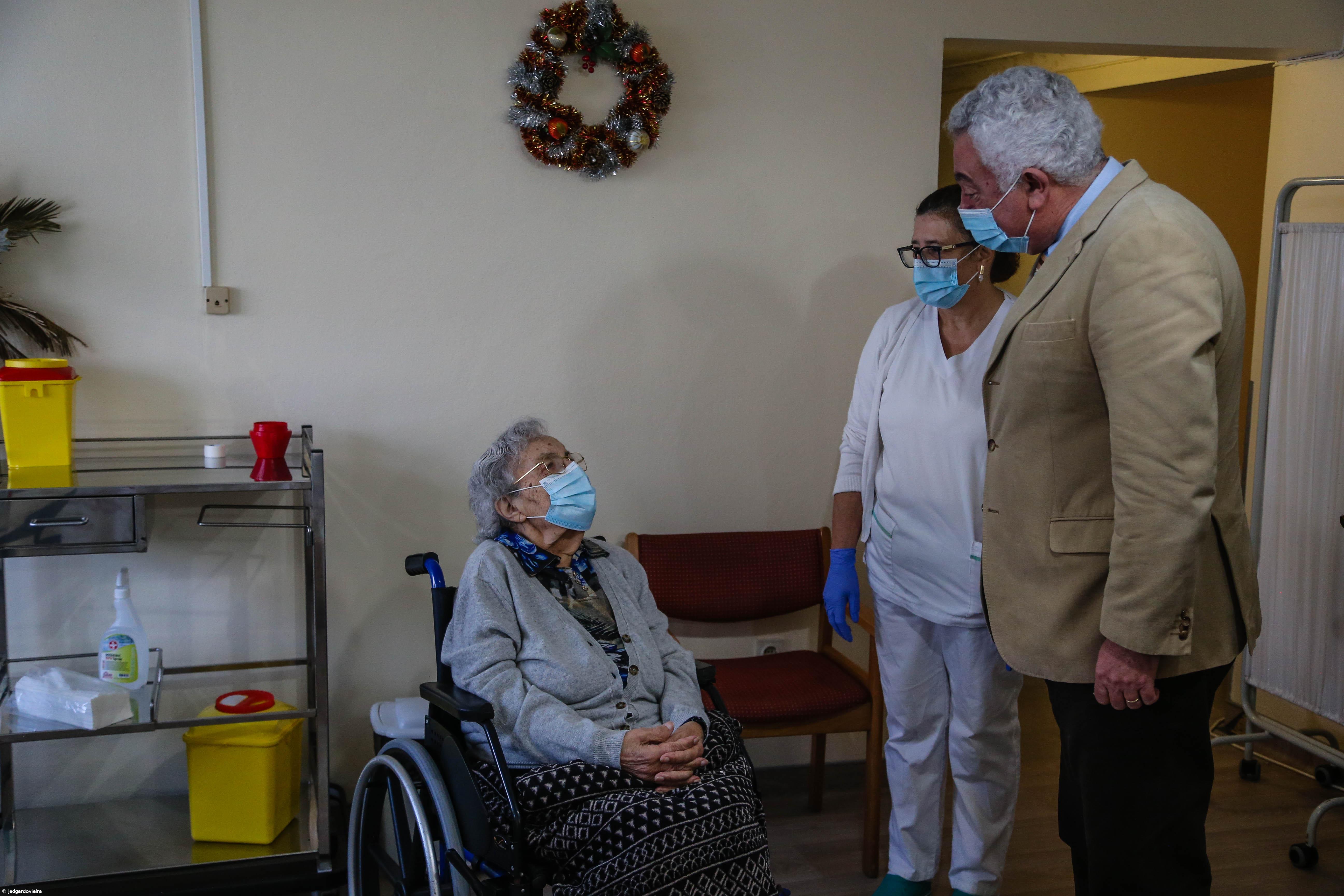 Vacina traz "alívio" a primeiro lar a recebê-la na ilha Terceira – Imagem 1