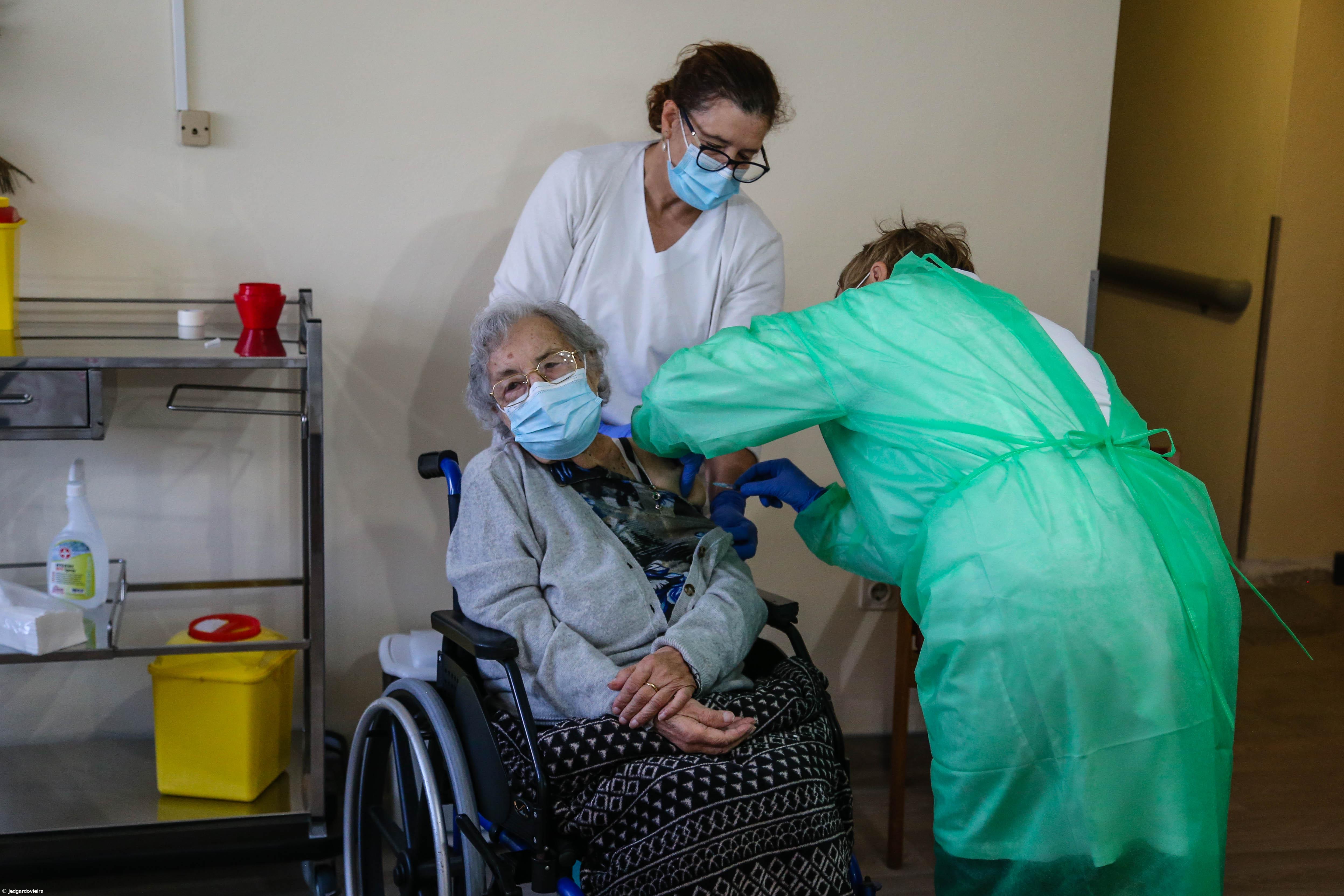 Vacina traz "alívio" a primeiro lar a recebê-la na ilha Terceira – Imagem 7