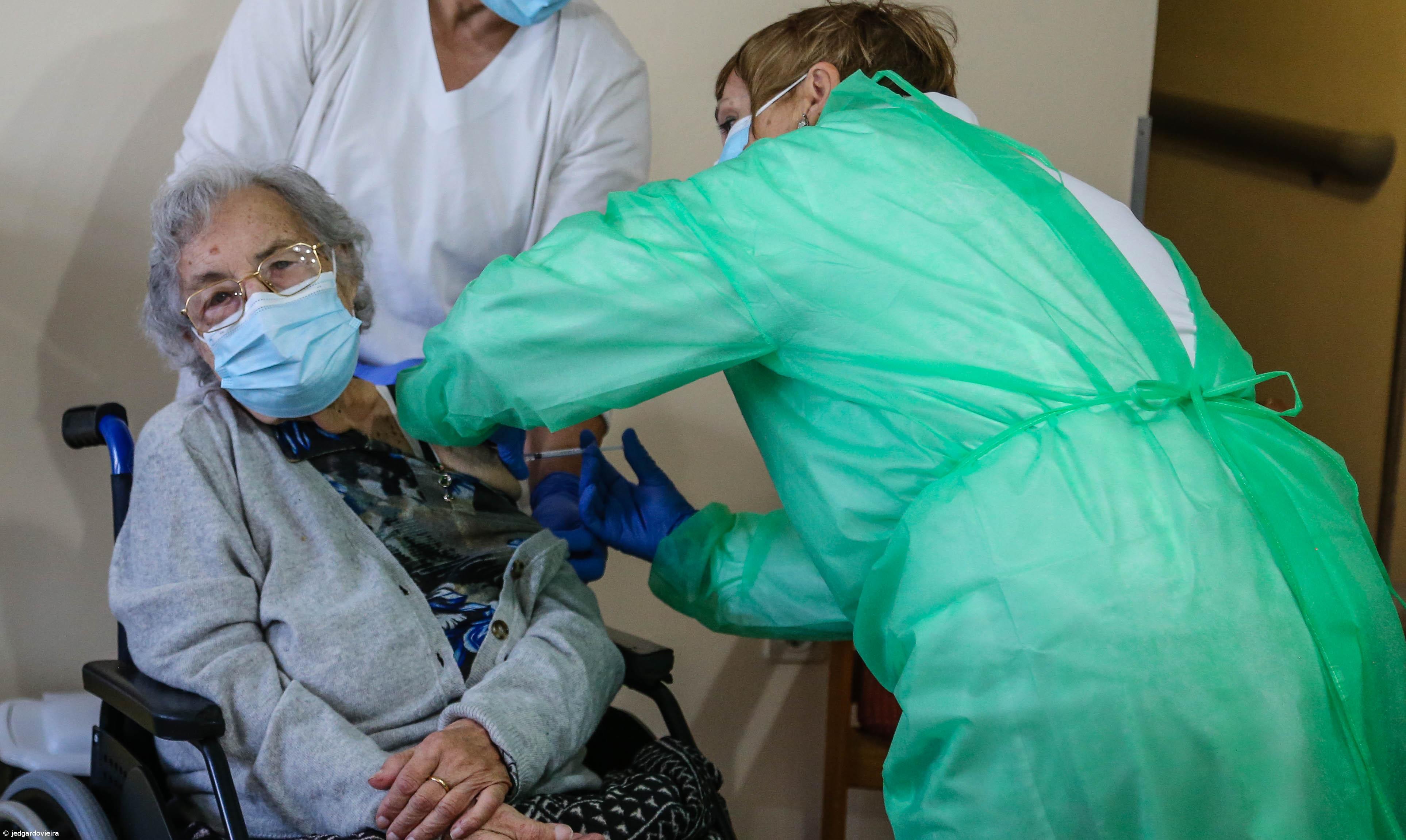 Vacina traz "alívio" a primeiro lar a recebê-la na ilha Terceira – Imagem 8