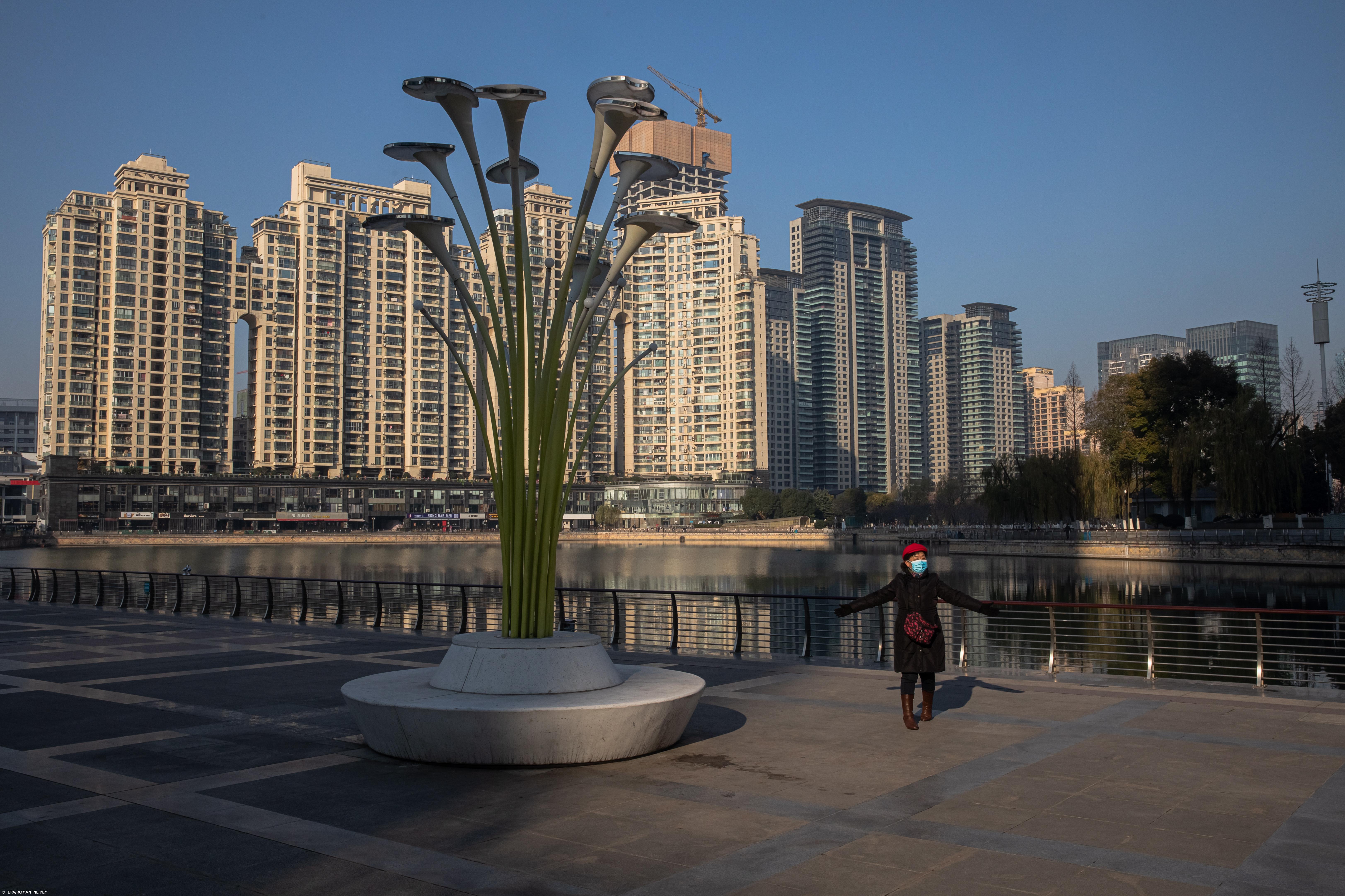 Zhang Zhan libertada após 4 anos de prisão por cobrir surto em Wuhan – Imagem 1