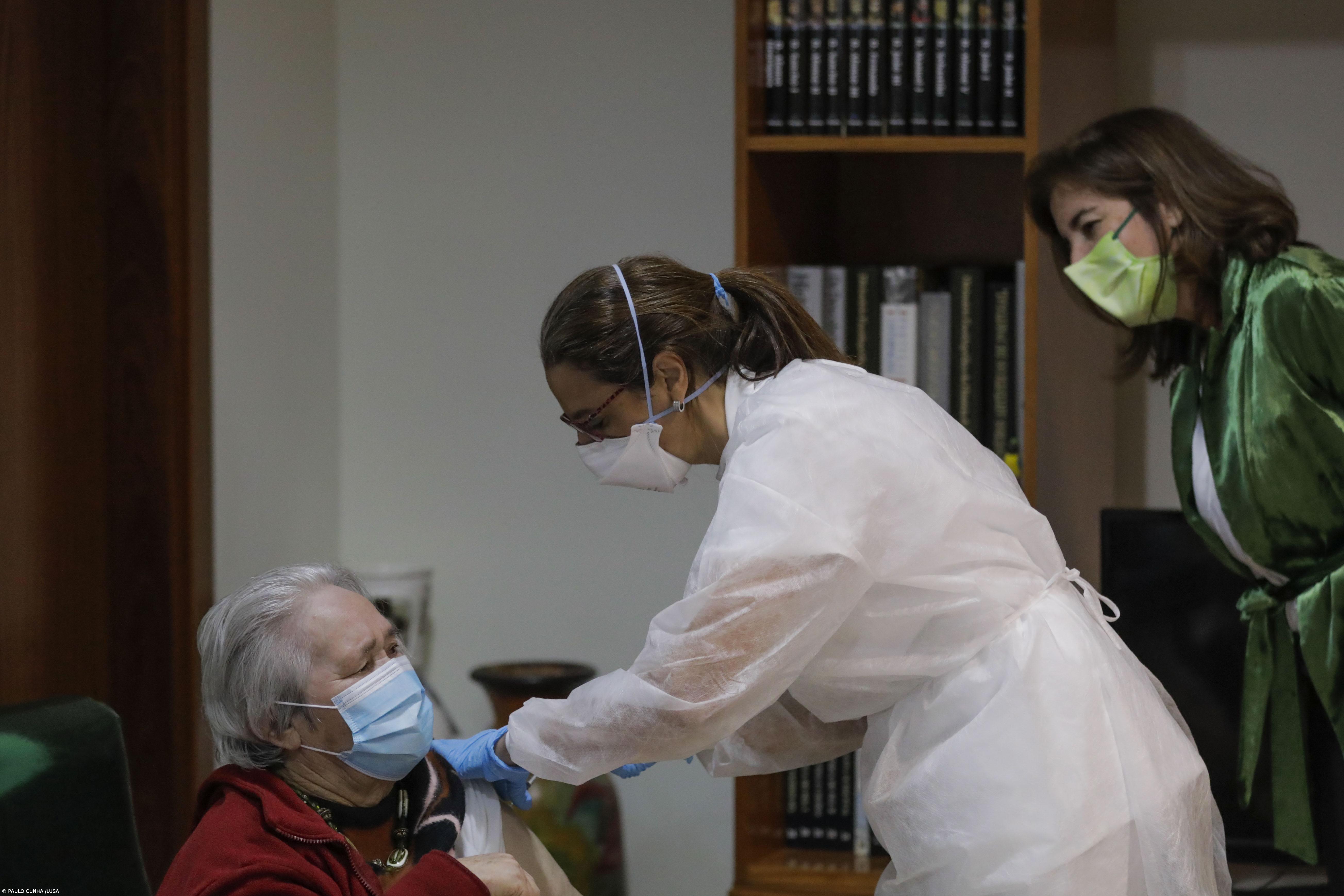 Um total de 66% da população com a vacinação completa em Portugal  – Imagem 1