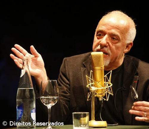 Escritor Paulo Coelho defende livros na Internet – Imagem 1