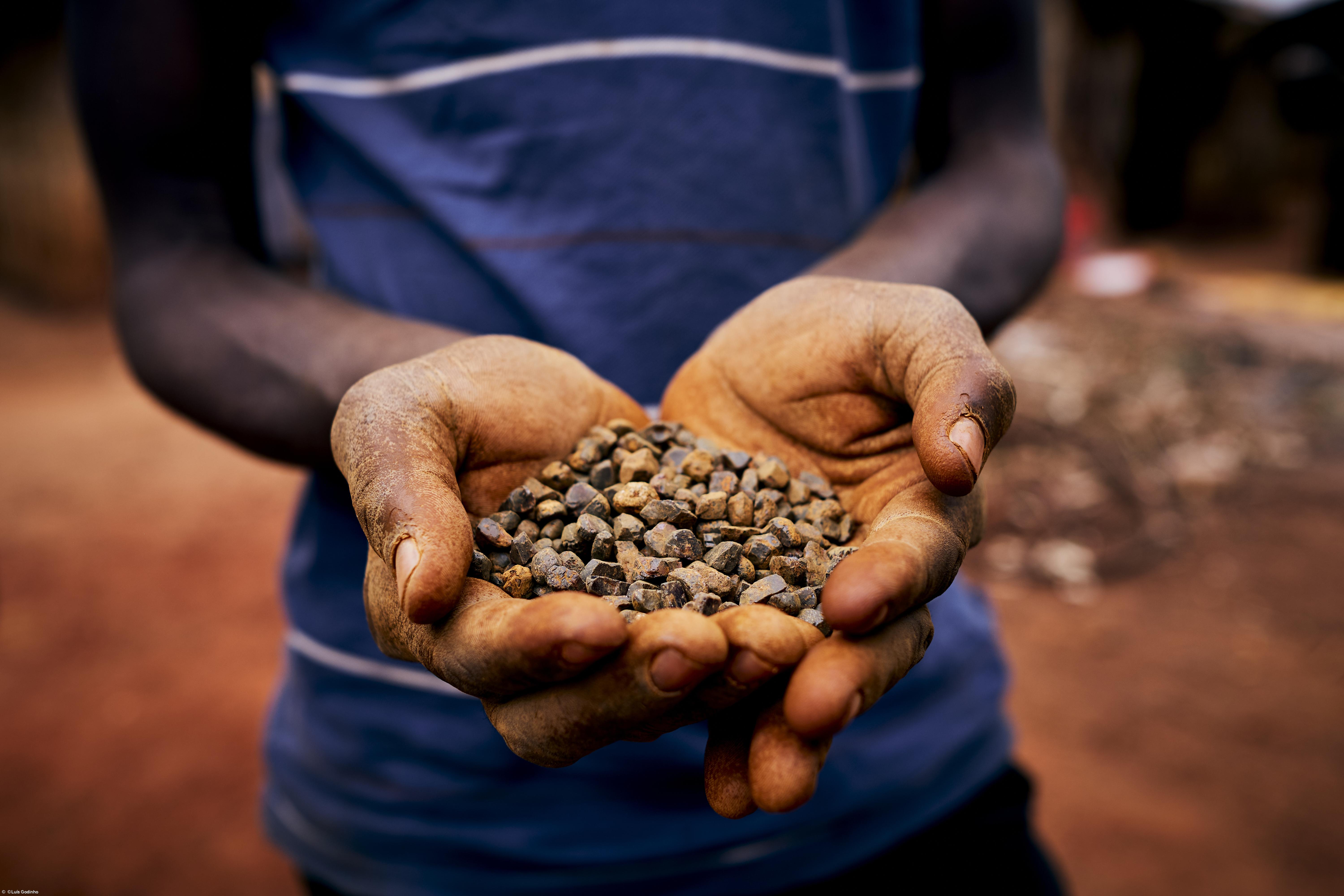 Luís Godinho expõe minas ilegais em Moçambique – Imagem 1