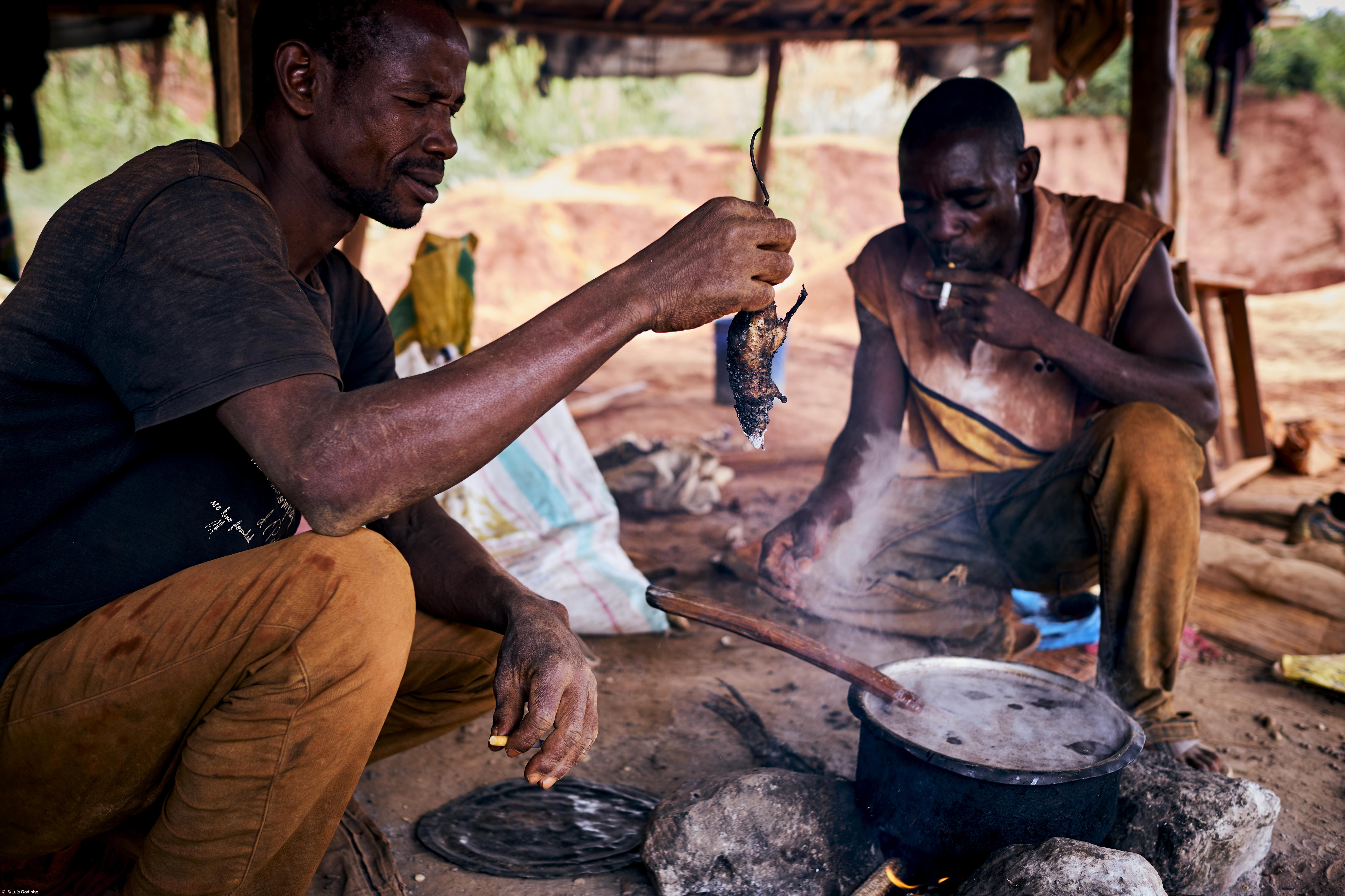 Luís Godinho expõe minas ilegais em Moçambique – Imagem 2