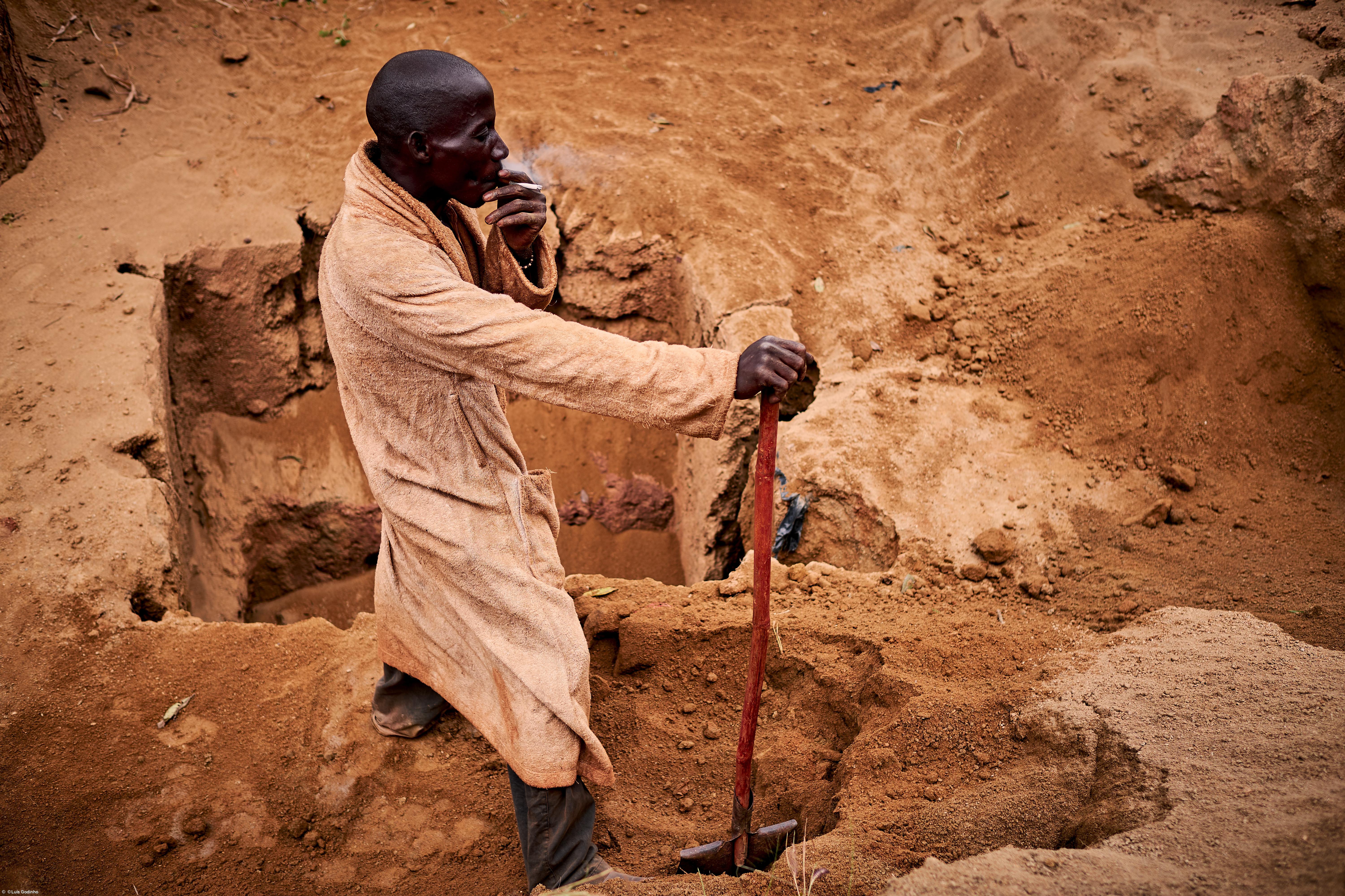 Luís Godinho expõe minas ilegais em Moçambique – Imagem 3