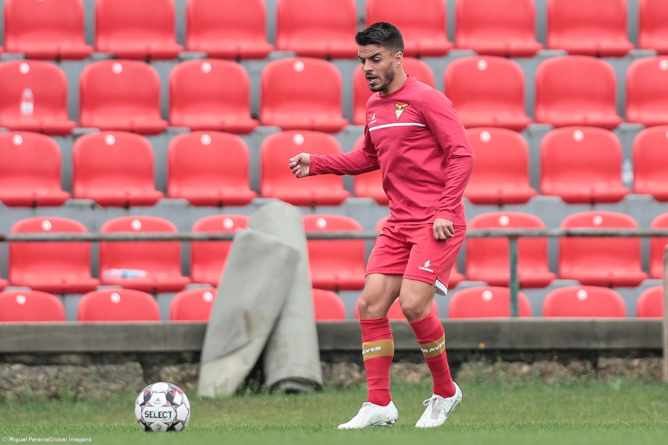 Santa Clara contrata médio Rúben Oliveira, ex-Desportivo das Aves – Imagem 1