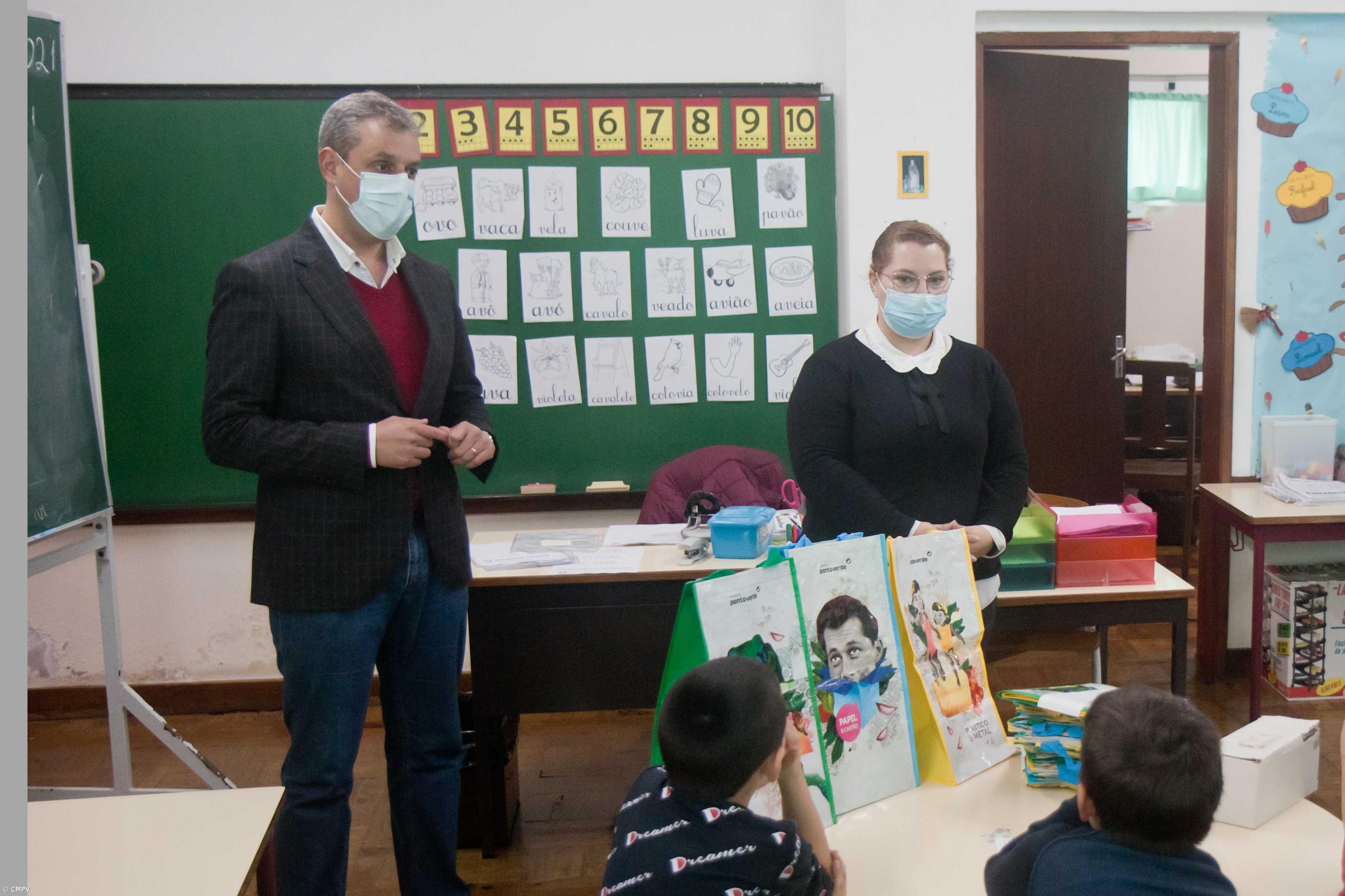 Praia Ambiente distribui ecobags pelas escolas do concelho – Imagem 1