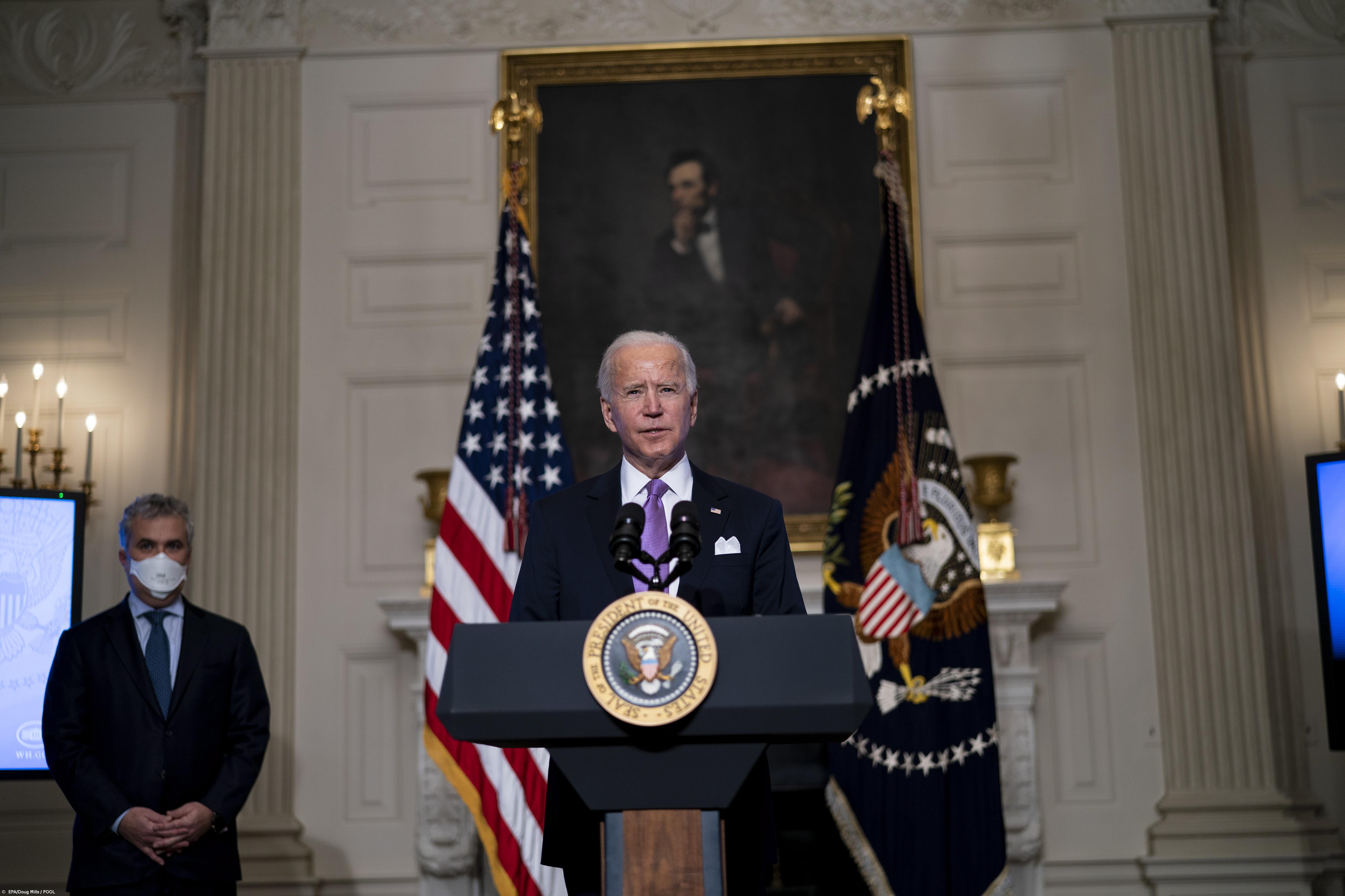 Biden diz que EUA vão perseguir “oligarcas e líderes corruptos” russos – Imagem 1