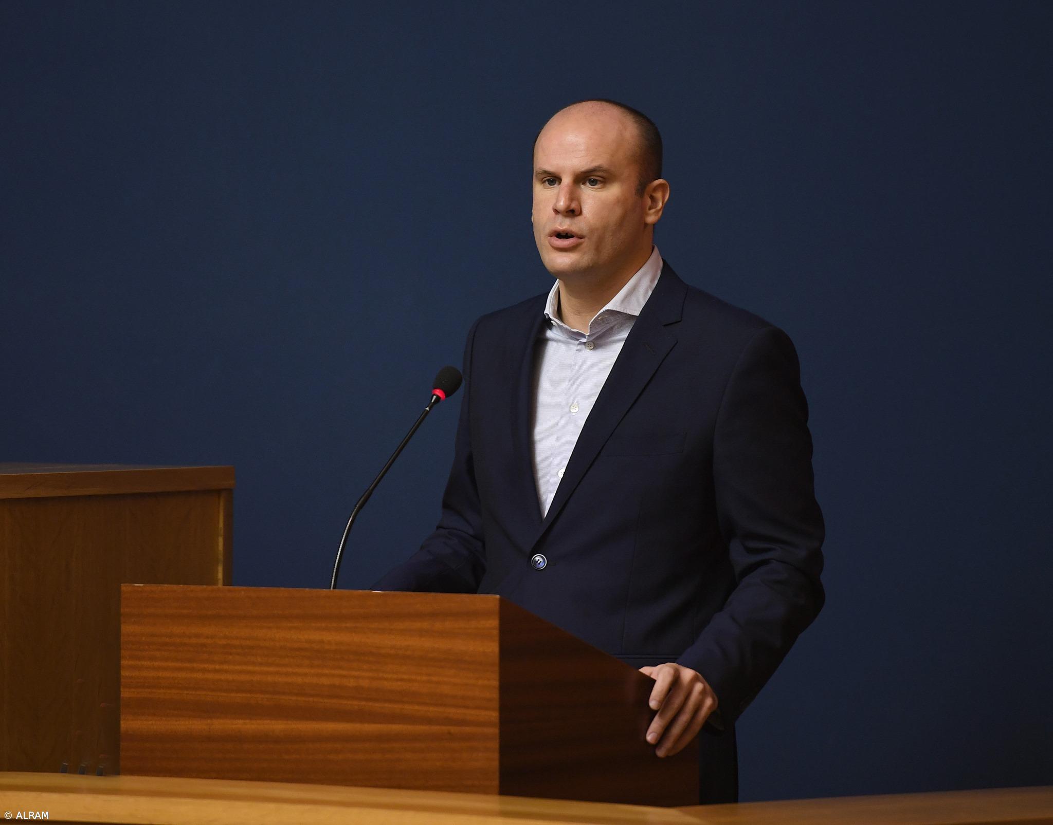 PS/Madeira defende igualdade no tratamento financeiro do Estado às regiões autónomas – Imagem 1