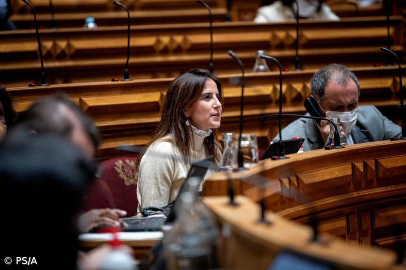 Lara Martinho saudou concessão dos direitos de parentalidade aos trabalhadores portugueses na Base das Lajes – Imagem 1