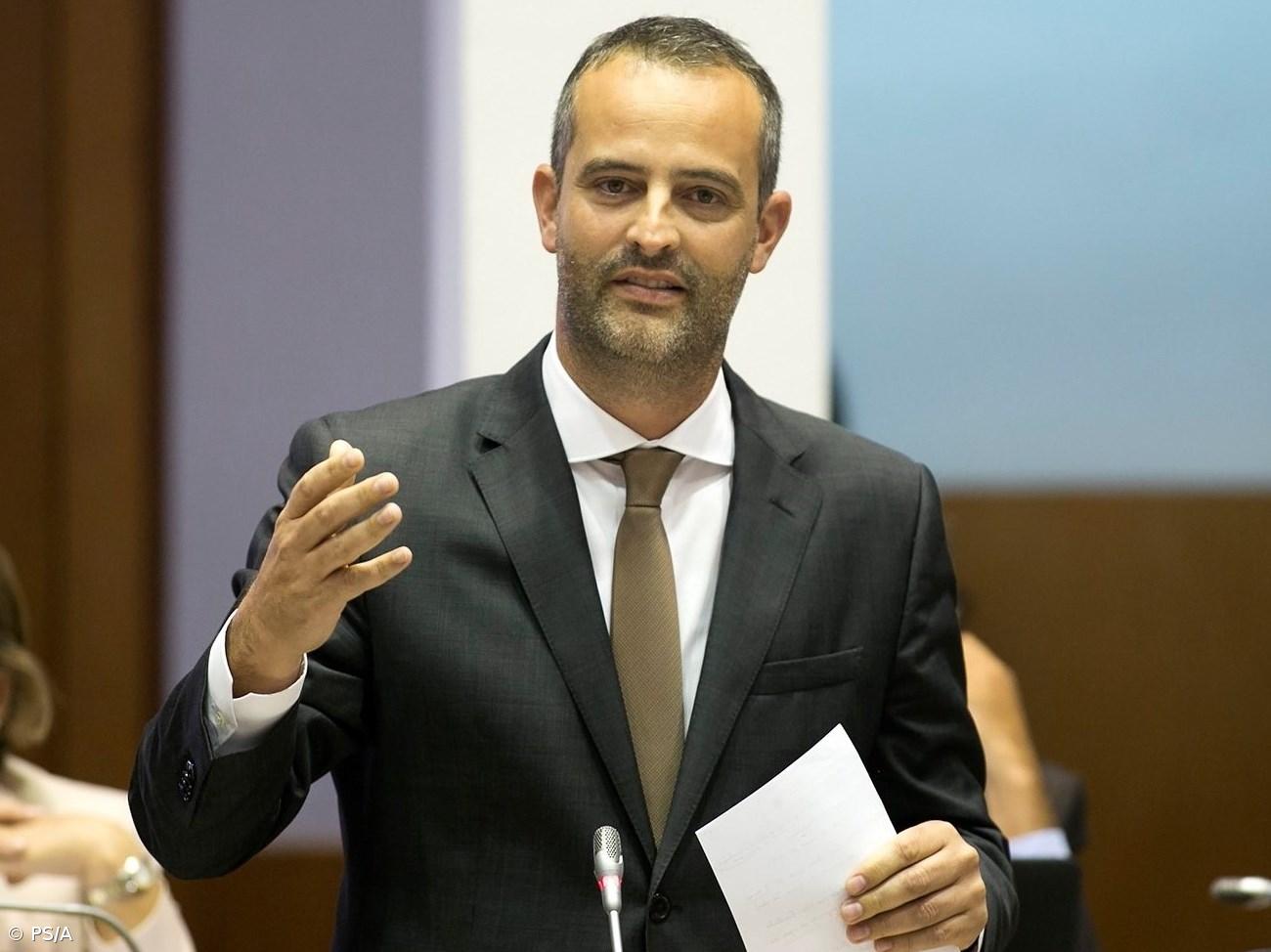 Deputado do PS/Açores preocupado com o atraso do início das obras de reconstrução do porto das Lajes do Pico – Imagem 1