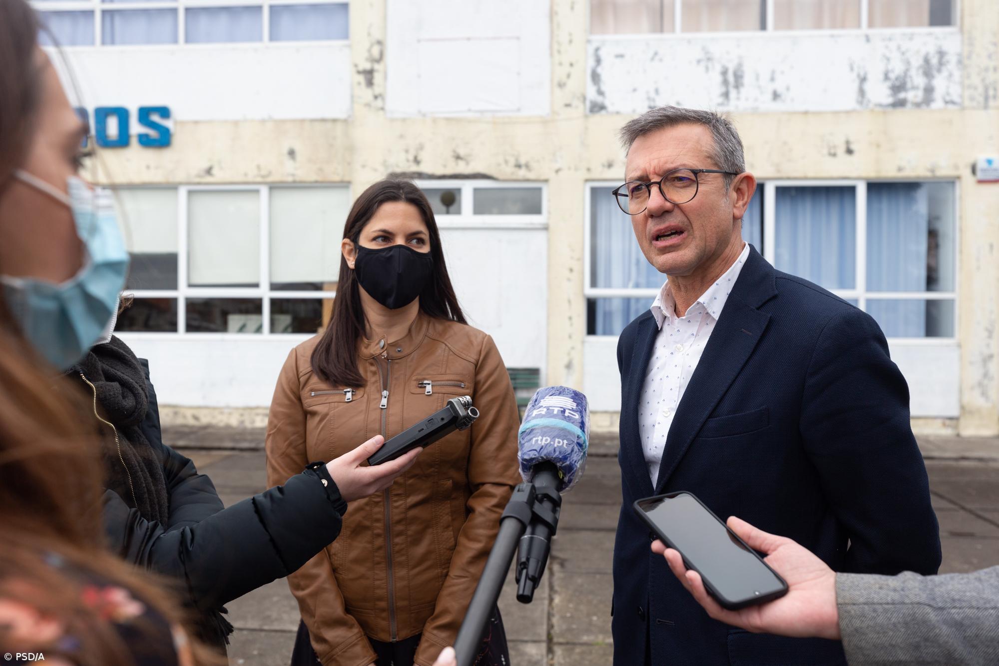 PSD/Açores quer dar prioridade à remoção de amianto das escolas da região – Imagem 1