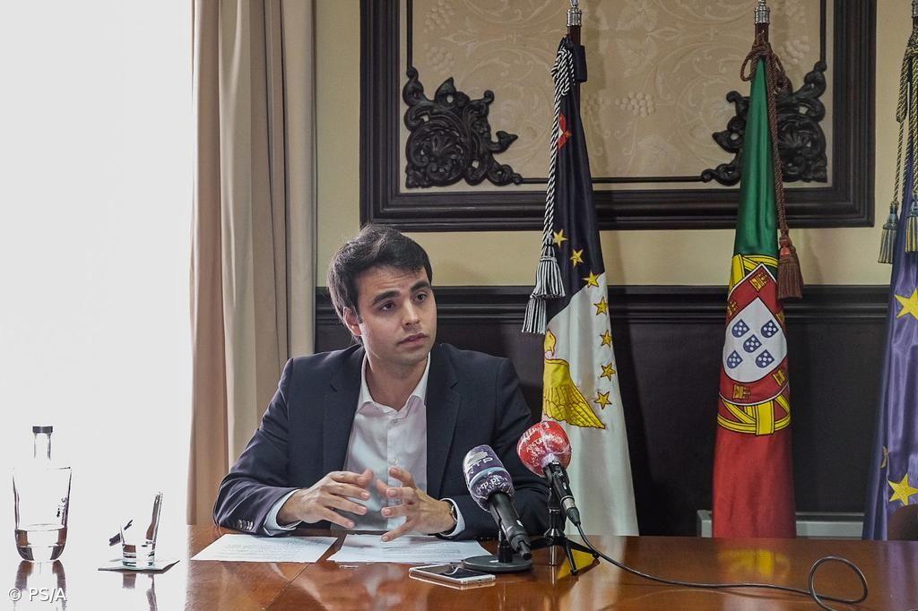 PS/Açores quer estudantes de saúde a receber reforço de vacinação – Imagem 1