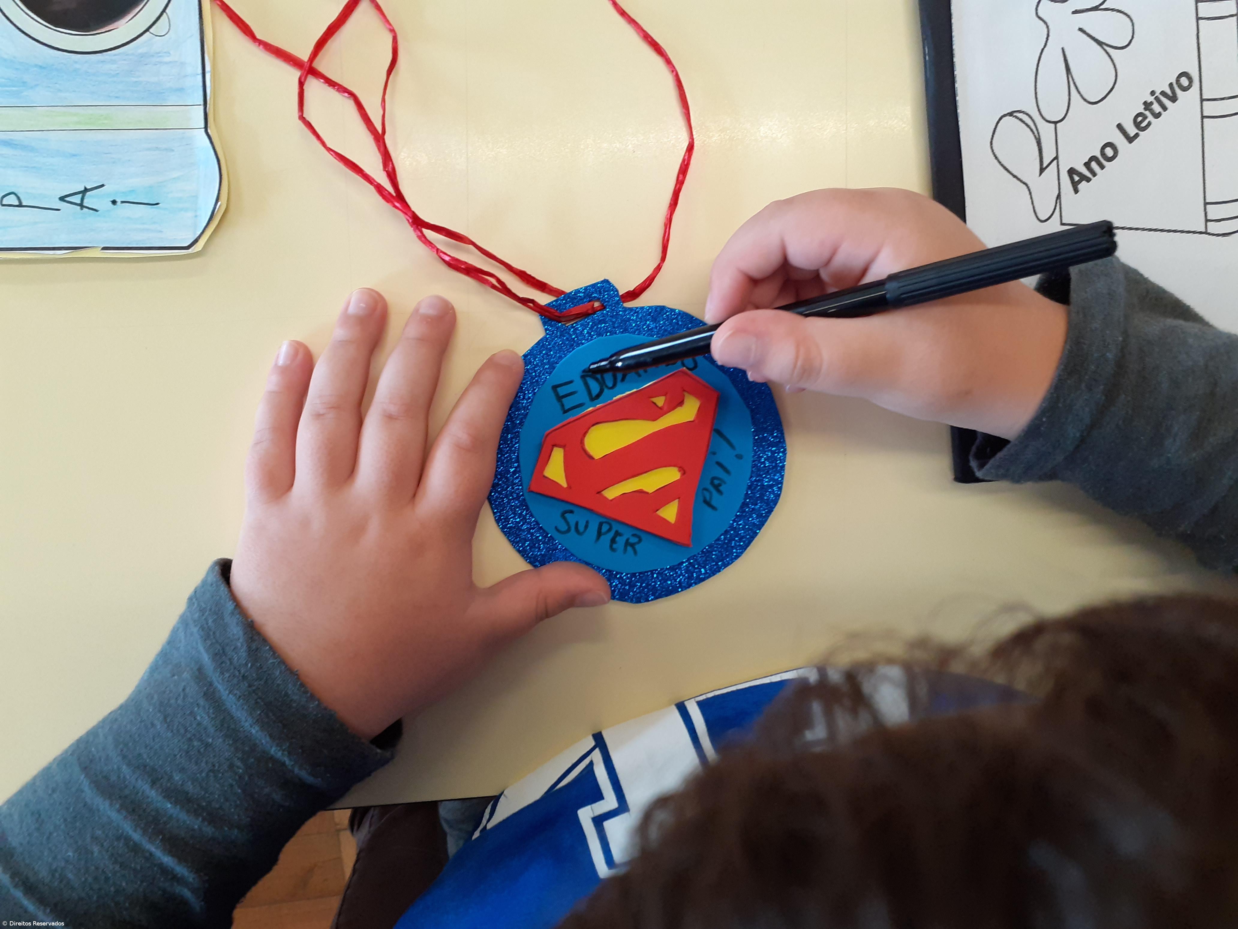 Crianças homenageiam pai pela expressão plástica – Imagem 1