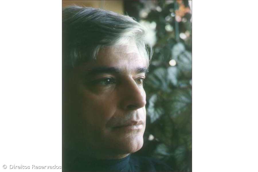 Novo romance de João Aguiar reflecte sobre surto de livros "light" – Imagem 1