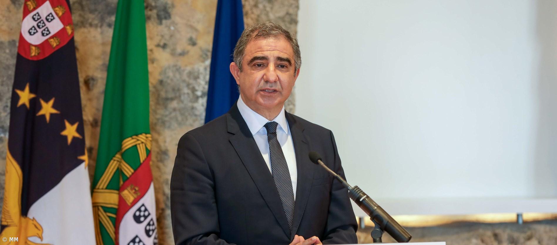 Governo açoriano quer motivar professores com estabilidade – Imagem 1