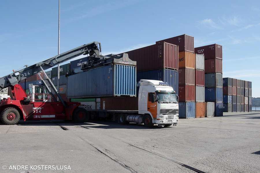 Acordo entre estivadores e operadores sobre serviços mínimos adiado para sexta-feira  – Imagem 1