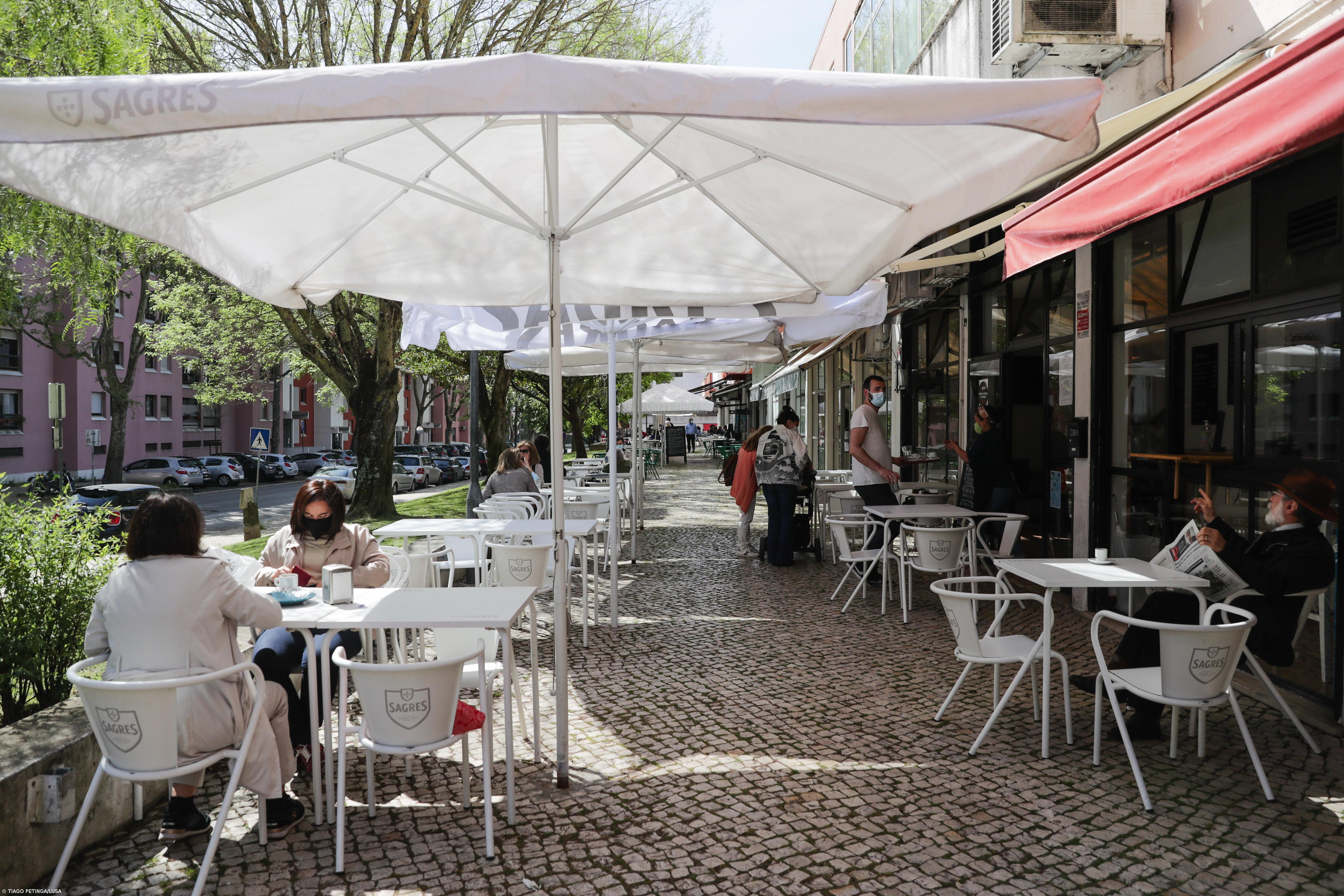 Normalidade regressa à rua das esplanadas no bairro lisboeta de Telheiras – Imagem 1