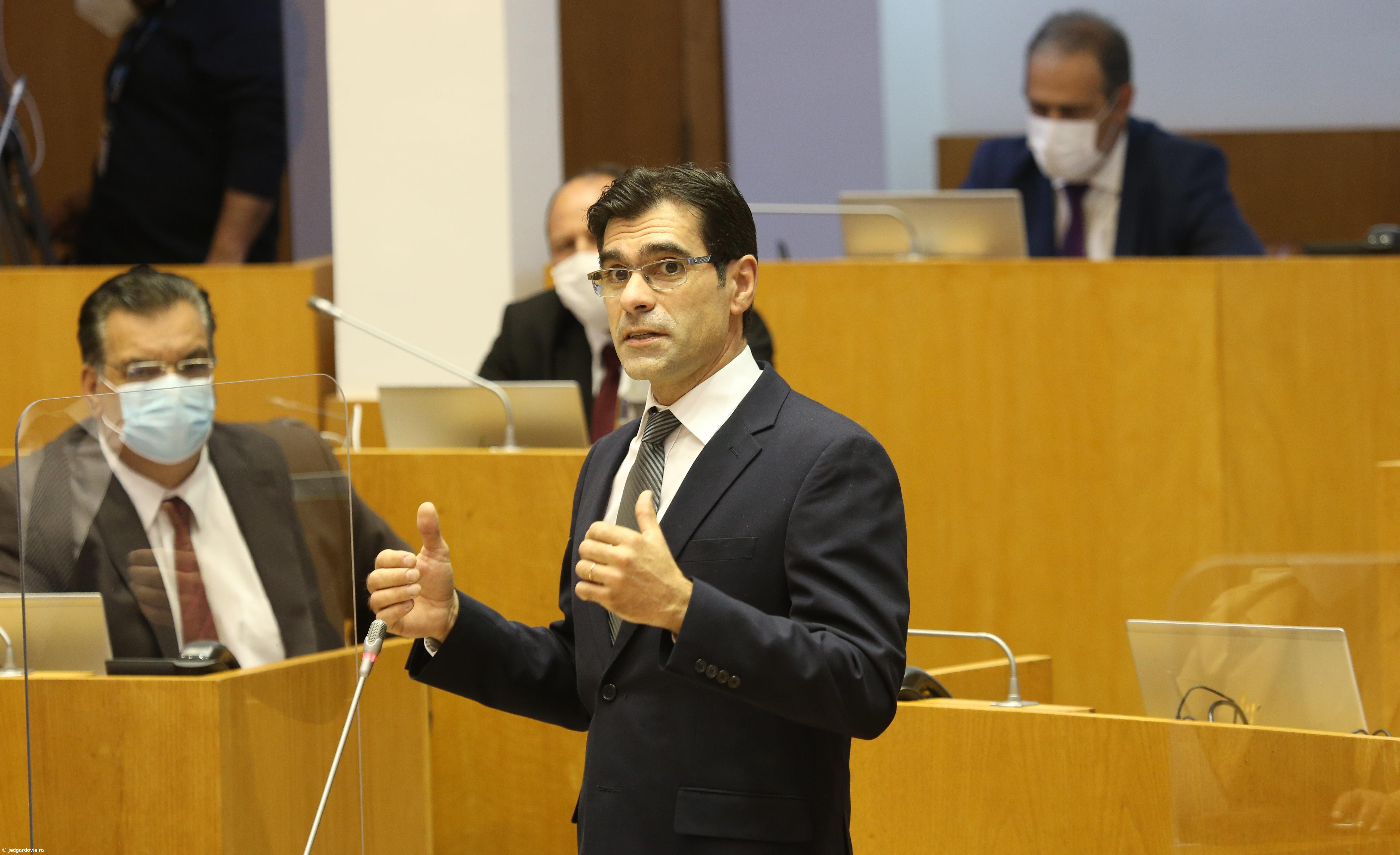 Deputado independente considera "inviável" um Governo dos Açores "refém de minorias" – Imagem 1