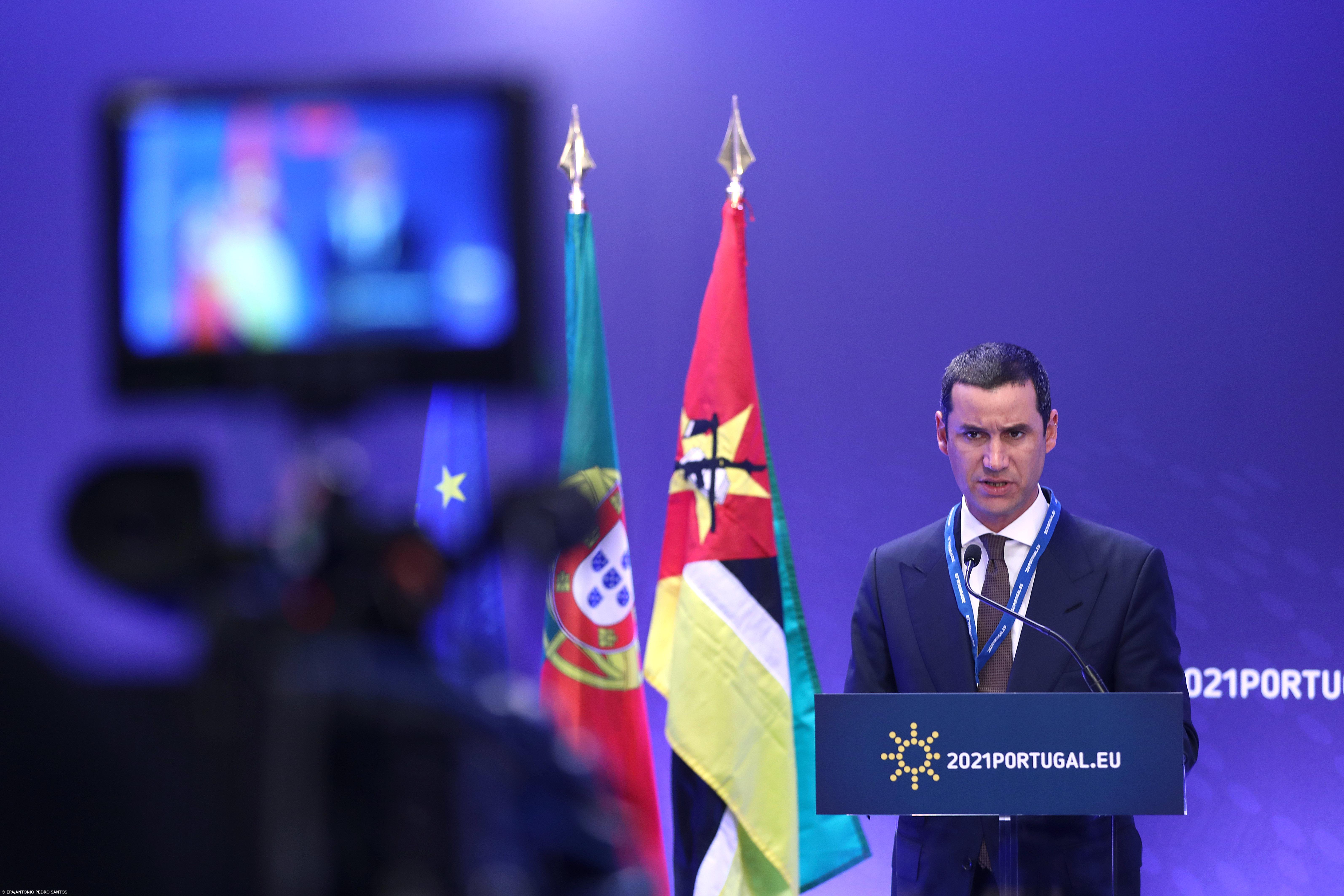 João Galamba ministro das Infraestruturas e Marina Gonçalves ministra da Habitação – Imagem 1