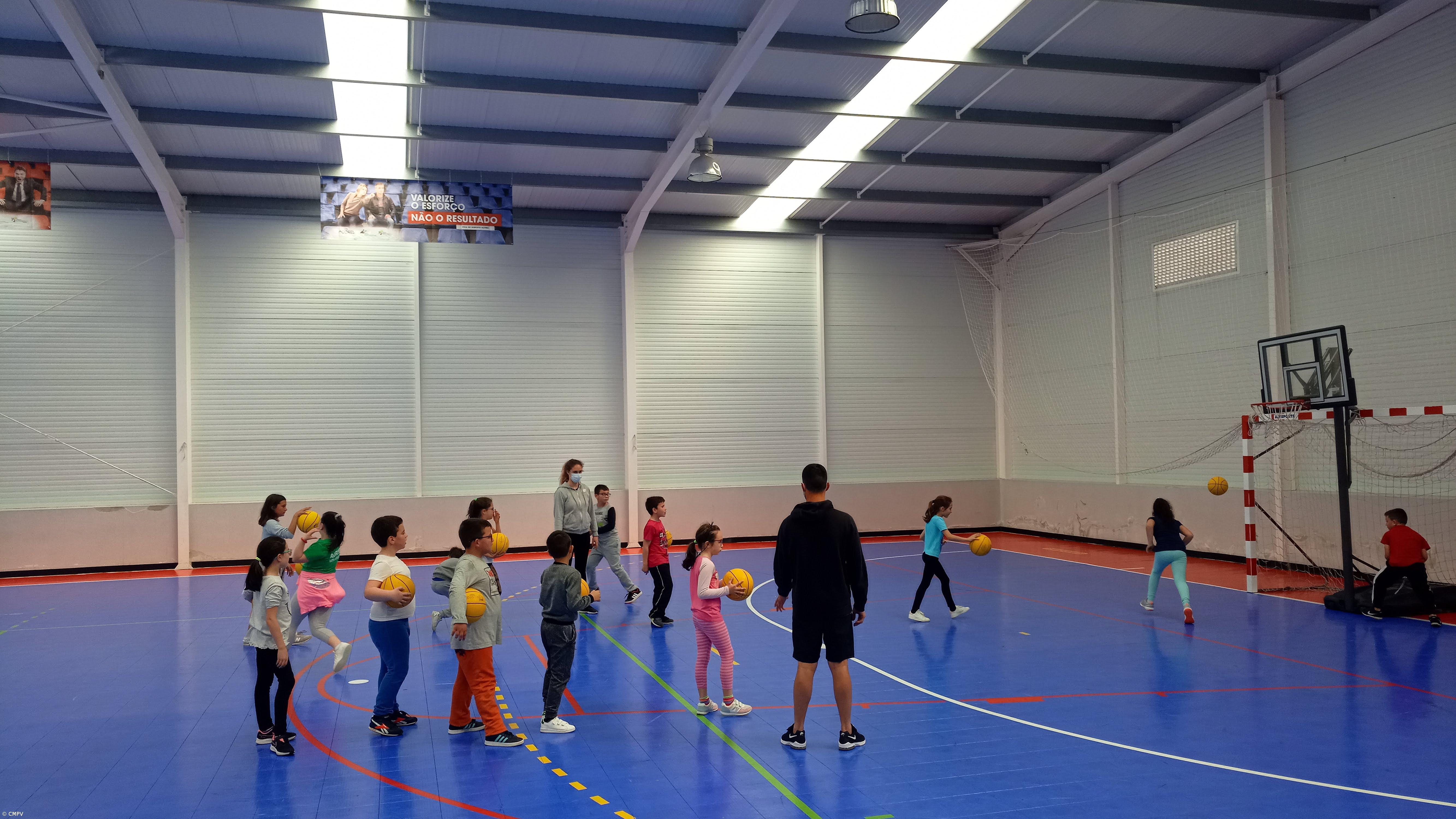 Programa “Desporto é Fixe” aproxima as crianças aos clubes desportivos praienses – Imagem 1