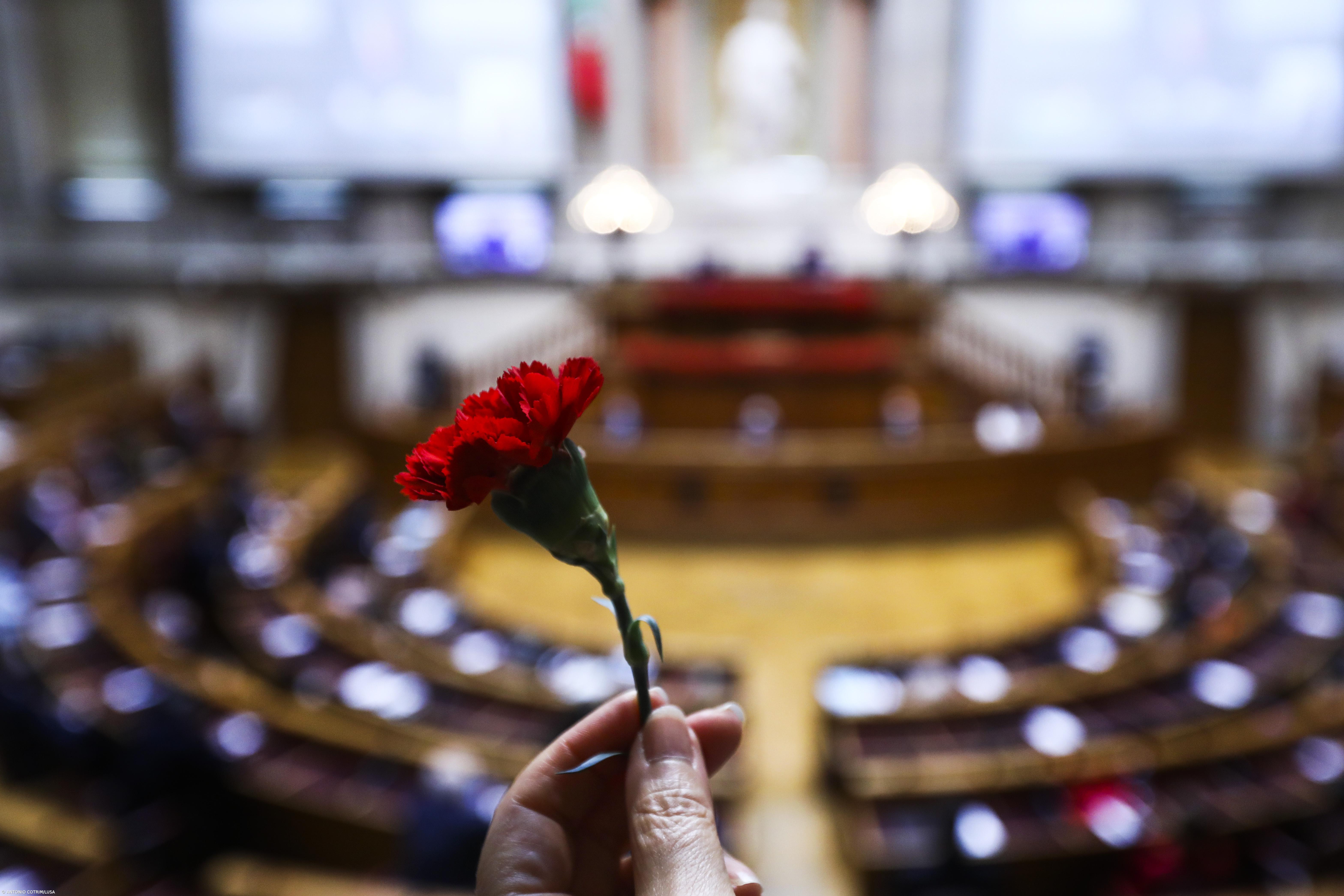 Lisboa celebra "Abril em Flor" com "canções de esperança e de resistência à ditadura" – Imagem 1
