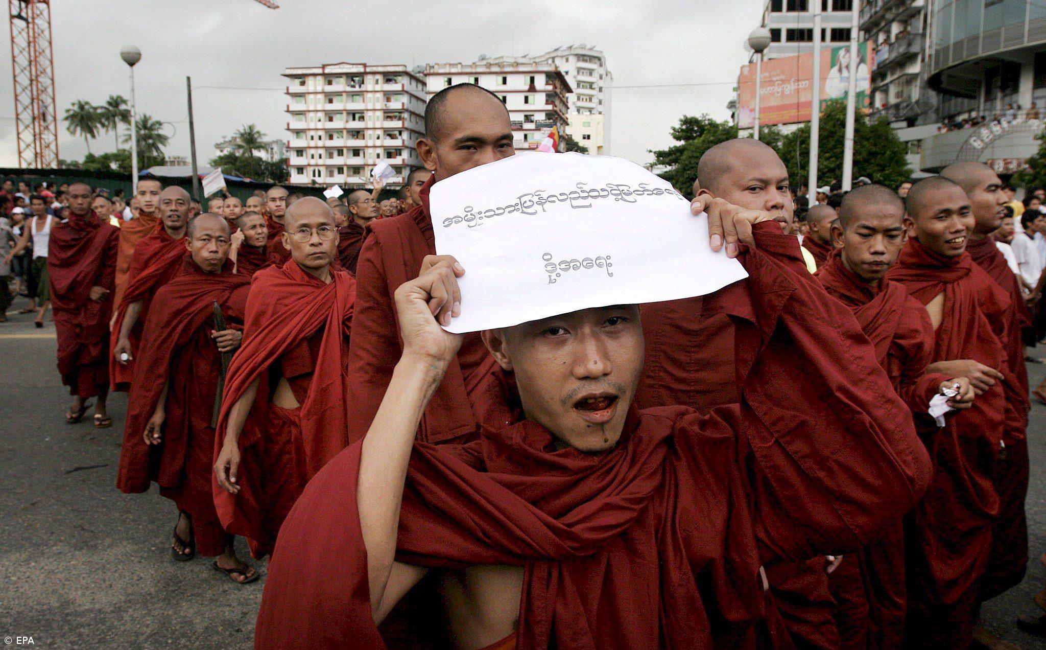 Monges budistas, a consciência e voz de um povo silenciado – Imagem 1